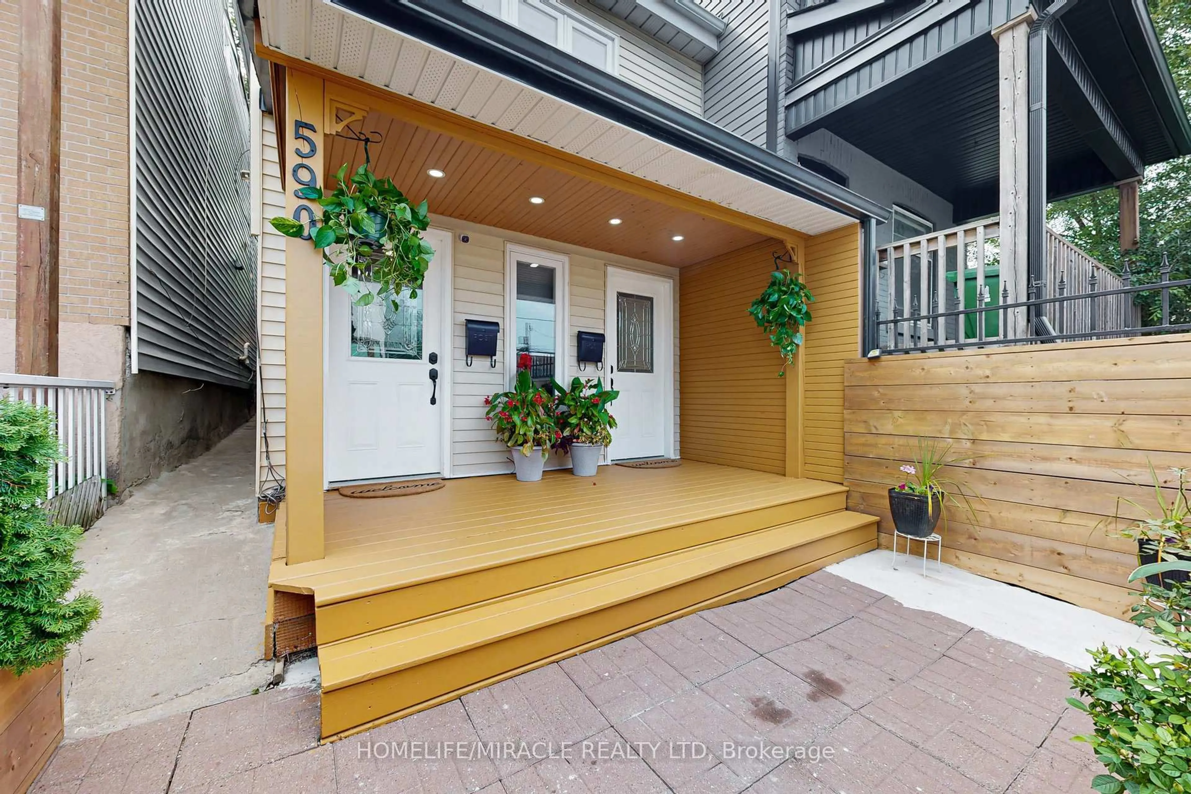 Unknown for 590 Jones Ave, Toronto Ontario M4J 3H3