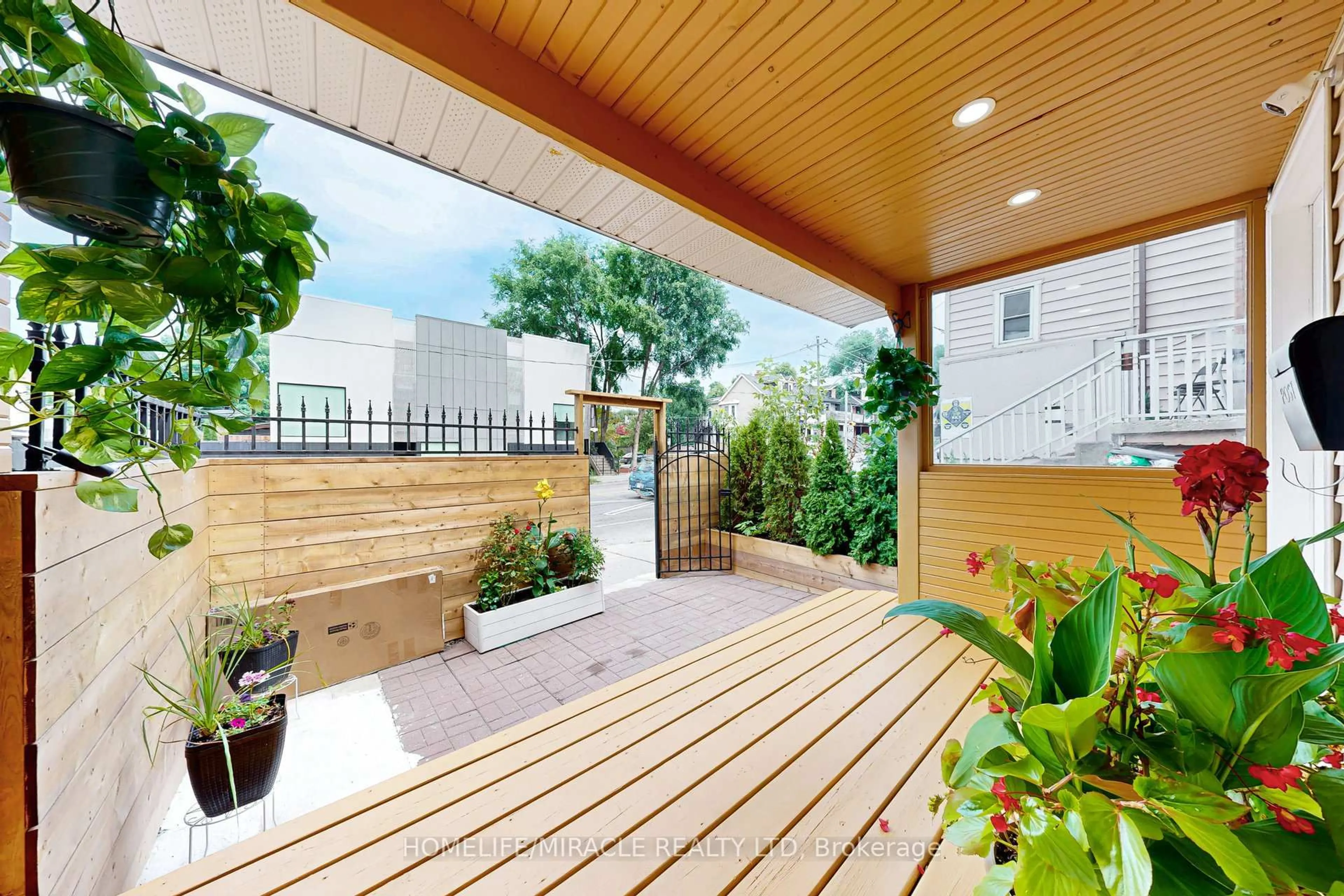 Patio, street for 590 Jones Ave, Toronto Ontario M4J 3H3