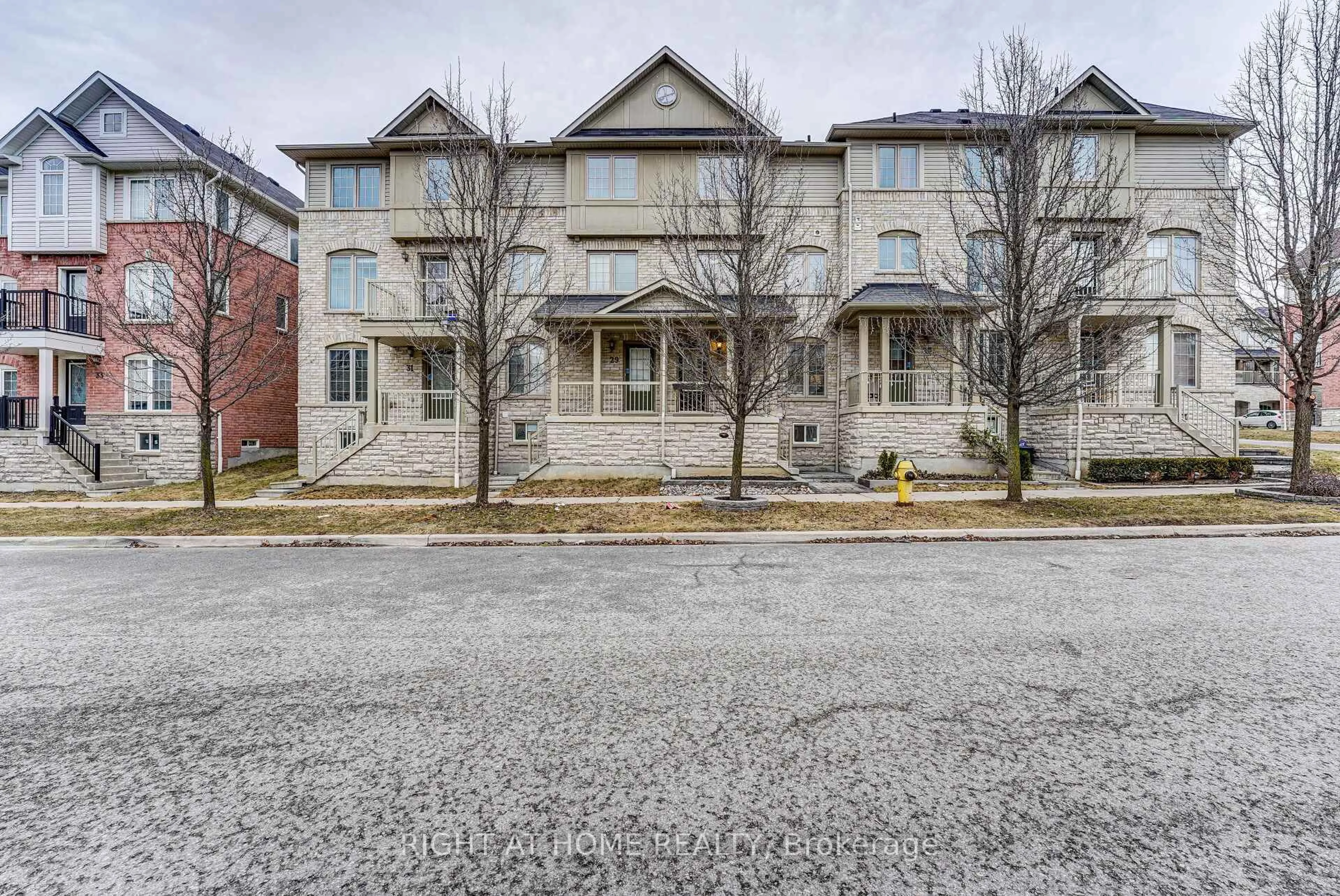 A pic from outside/outdoor area/front of a property/back of a property/a pic from drone, street for 27 Hesketh Rd, Ajax Ontario L1Z 0K6