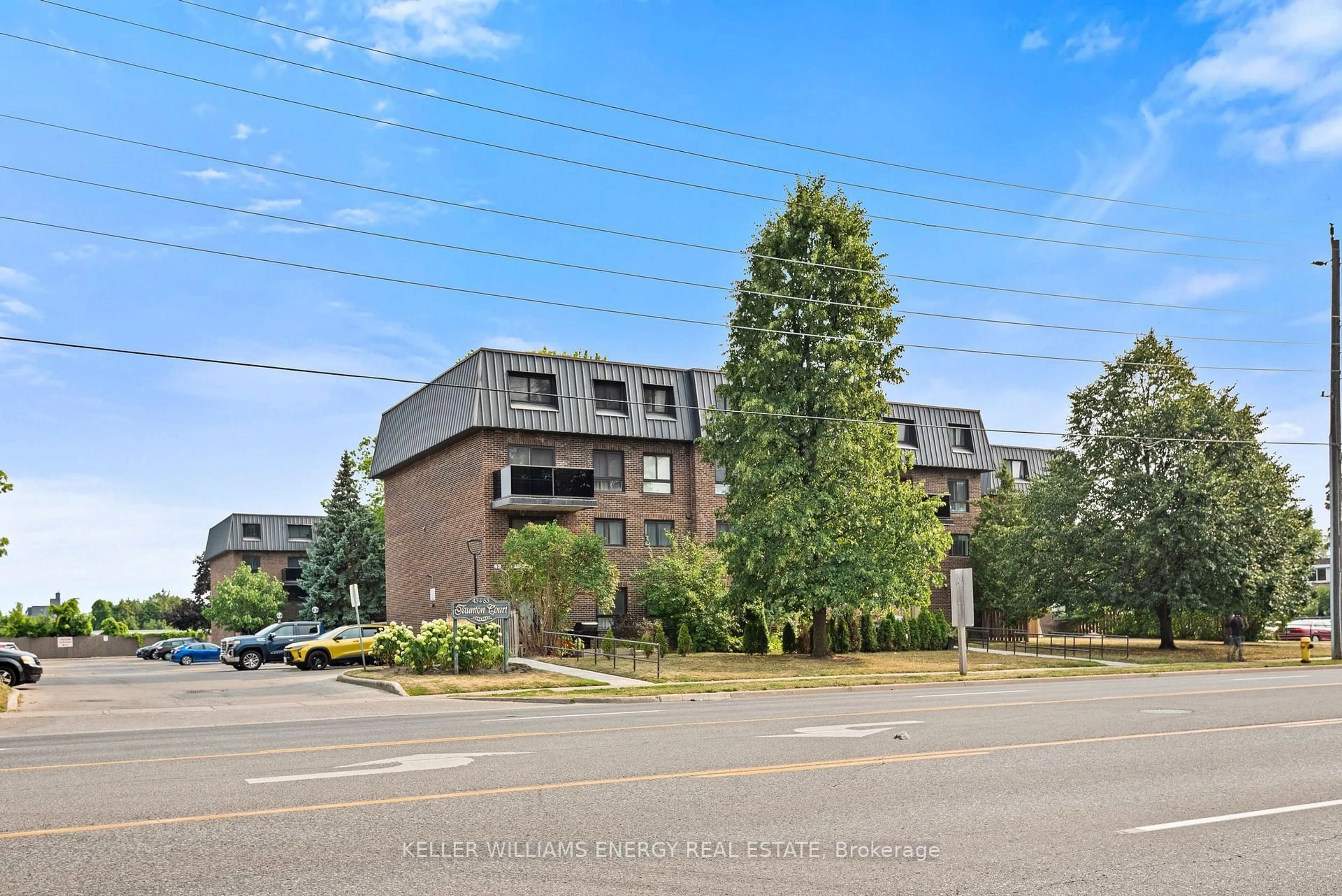 A pic from outside/outdoor area/front of a property/back of a property/a pic from drone, unknown for 43 Taunton Rd #1, Oshawa Ontario L1G 3T6