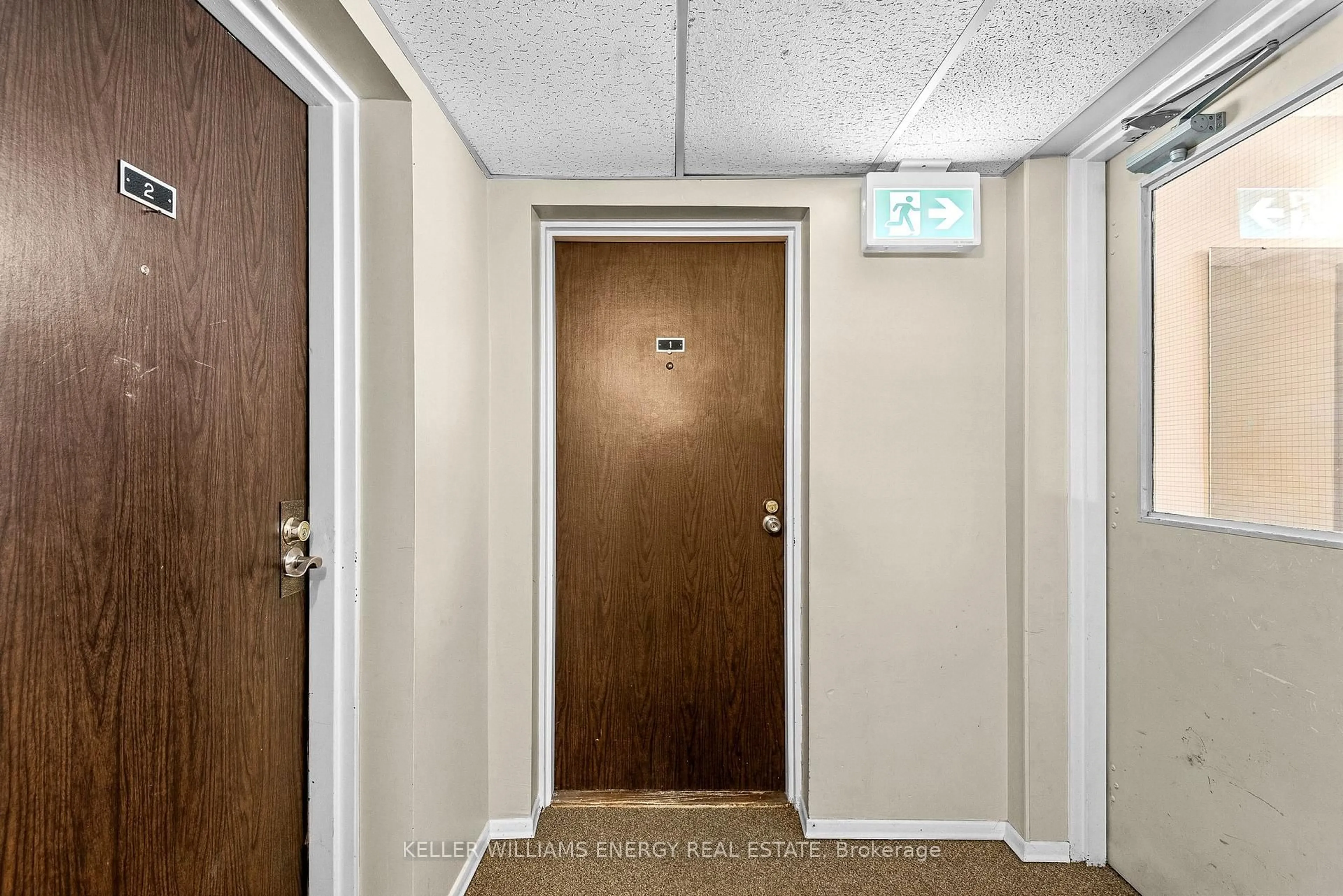 Indoor entryway for 43 Taunton Rd #1, Oshawa Ontario L1G 3T6