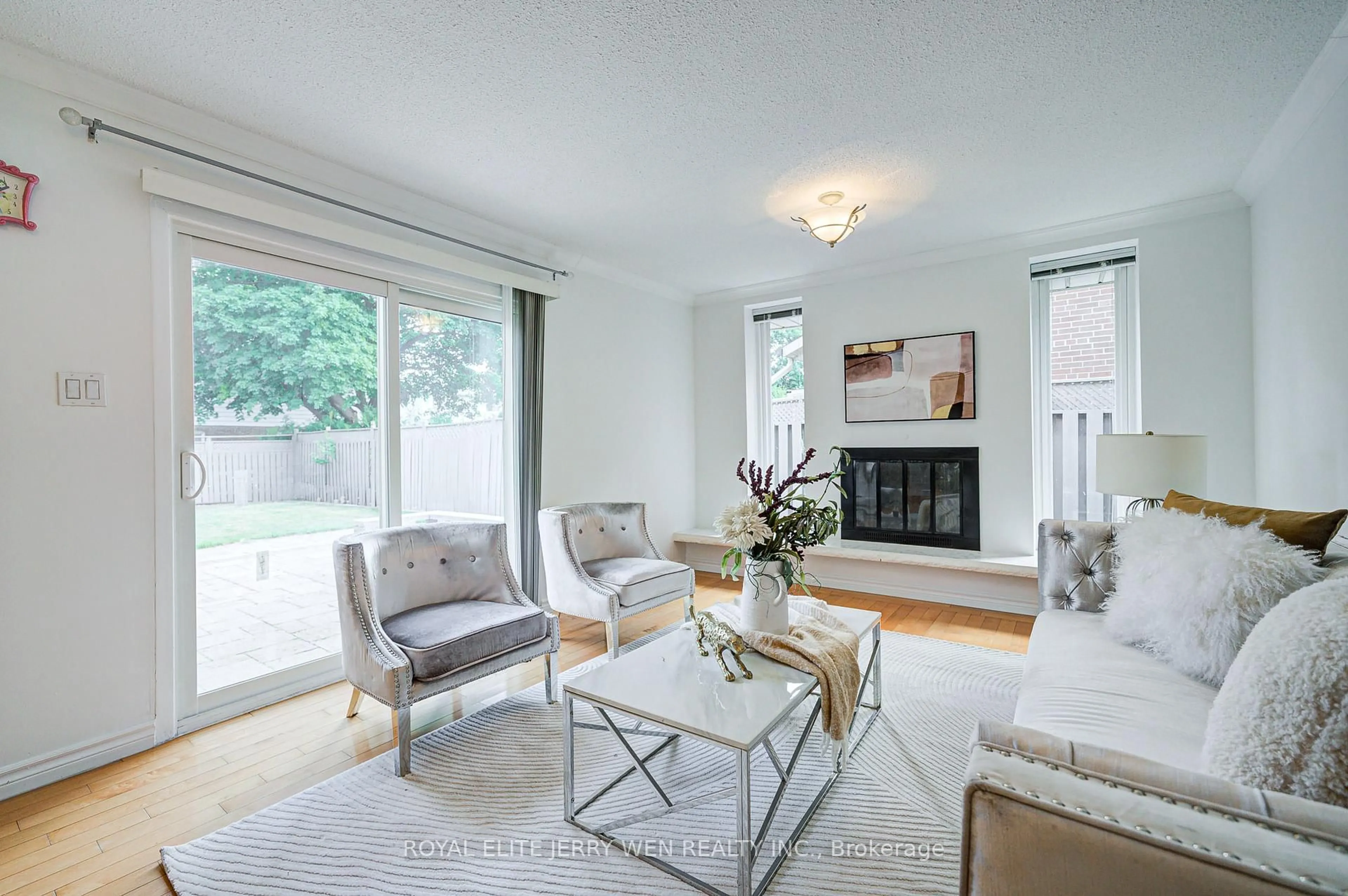 Living room with furniture, unknown for 27 Dalbret Cres, Toronto Ontario M1T 2X2
