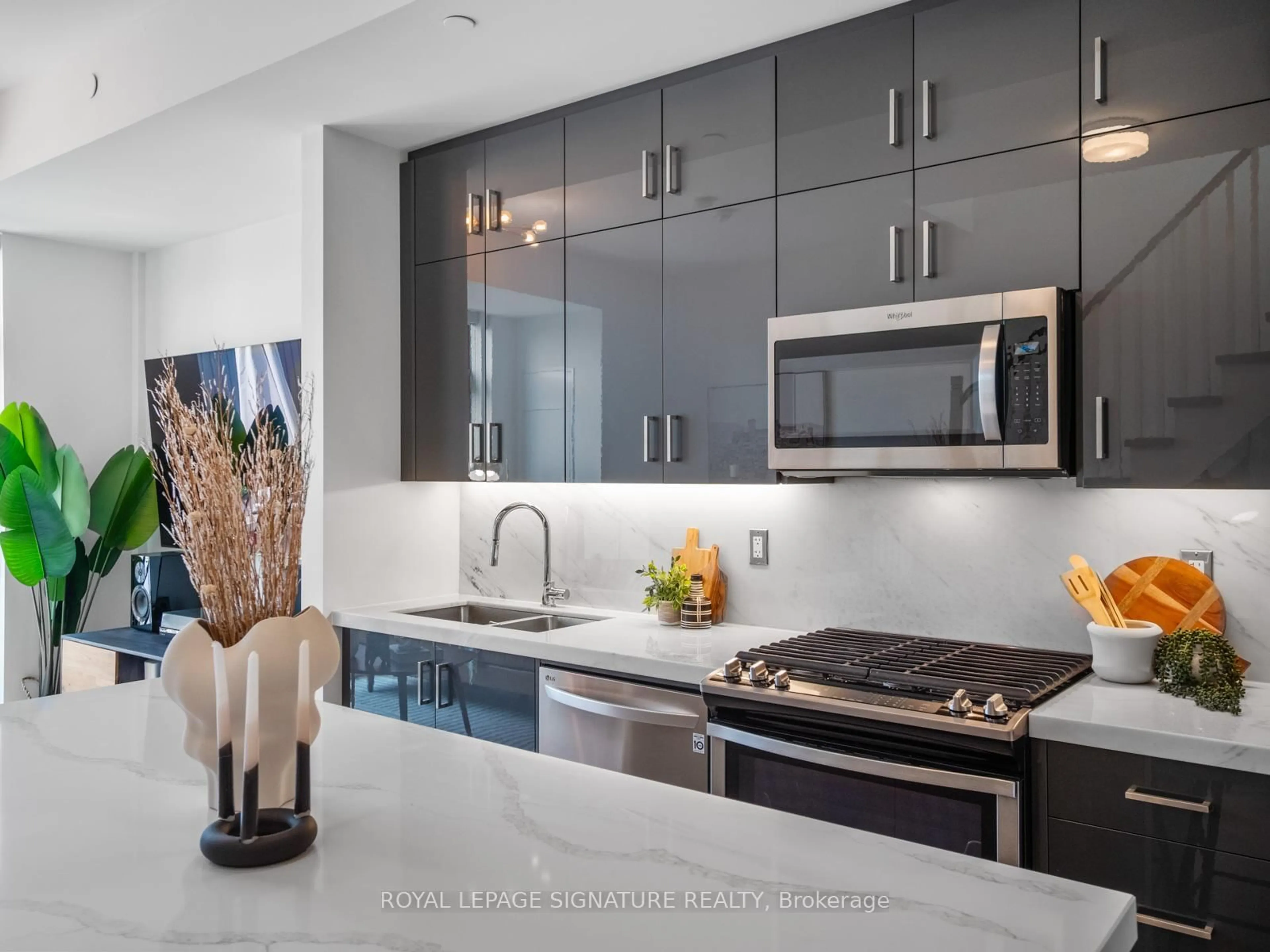 Contemporary kitchen, ceramic/tile floor for 14 Dewhurst Blvd #406, Toronto Ontario M4J 3H9