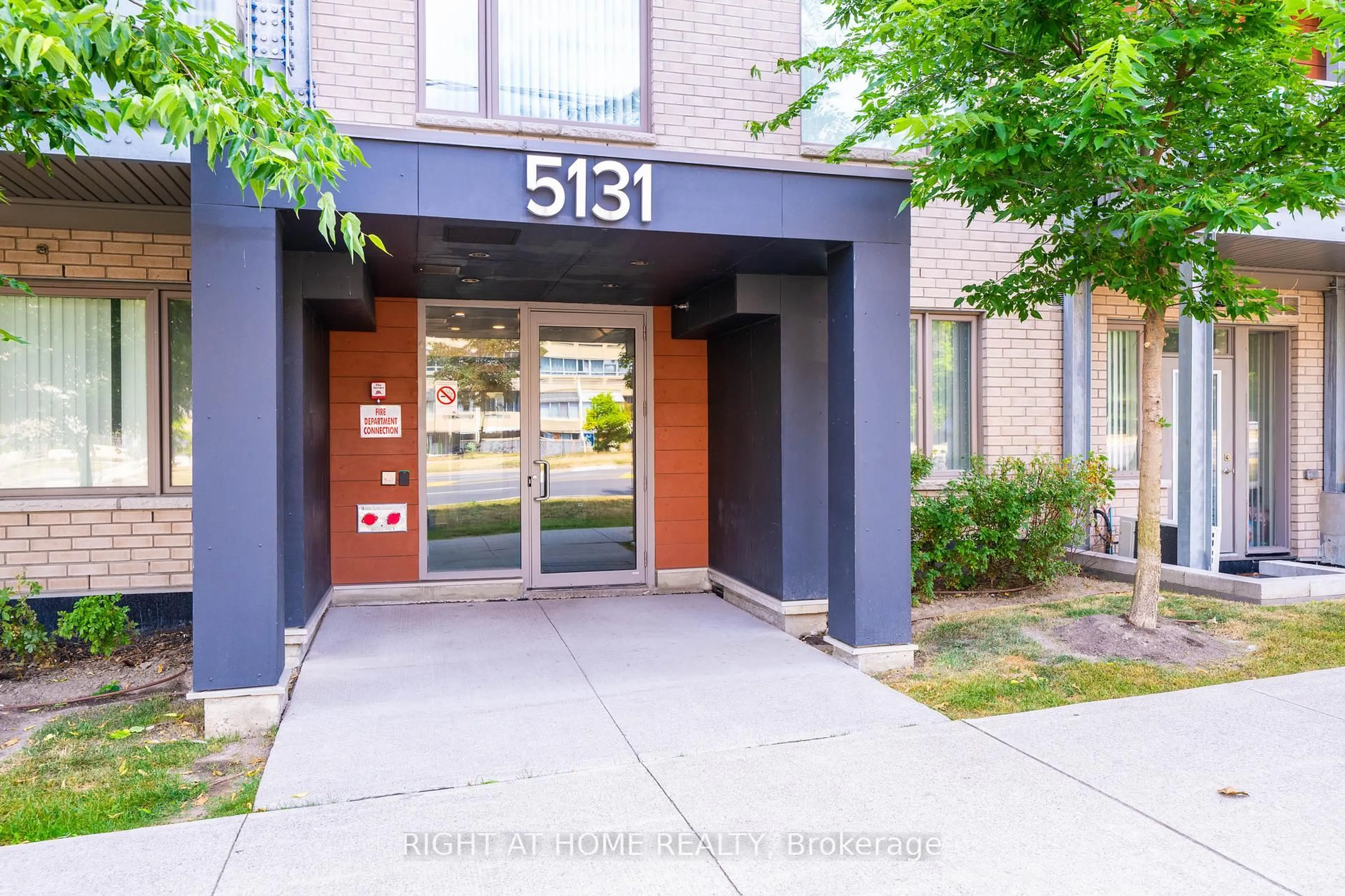 Indoor entryway for 5131 Sheppard Ave #213, Toronto Ontario M1B 0C9