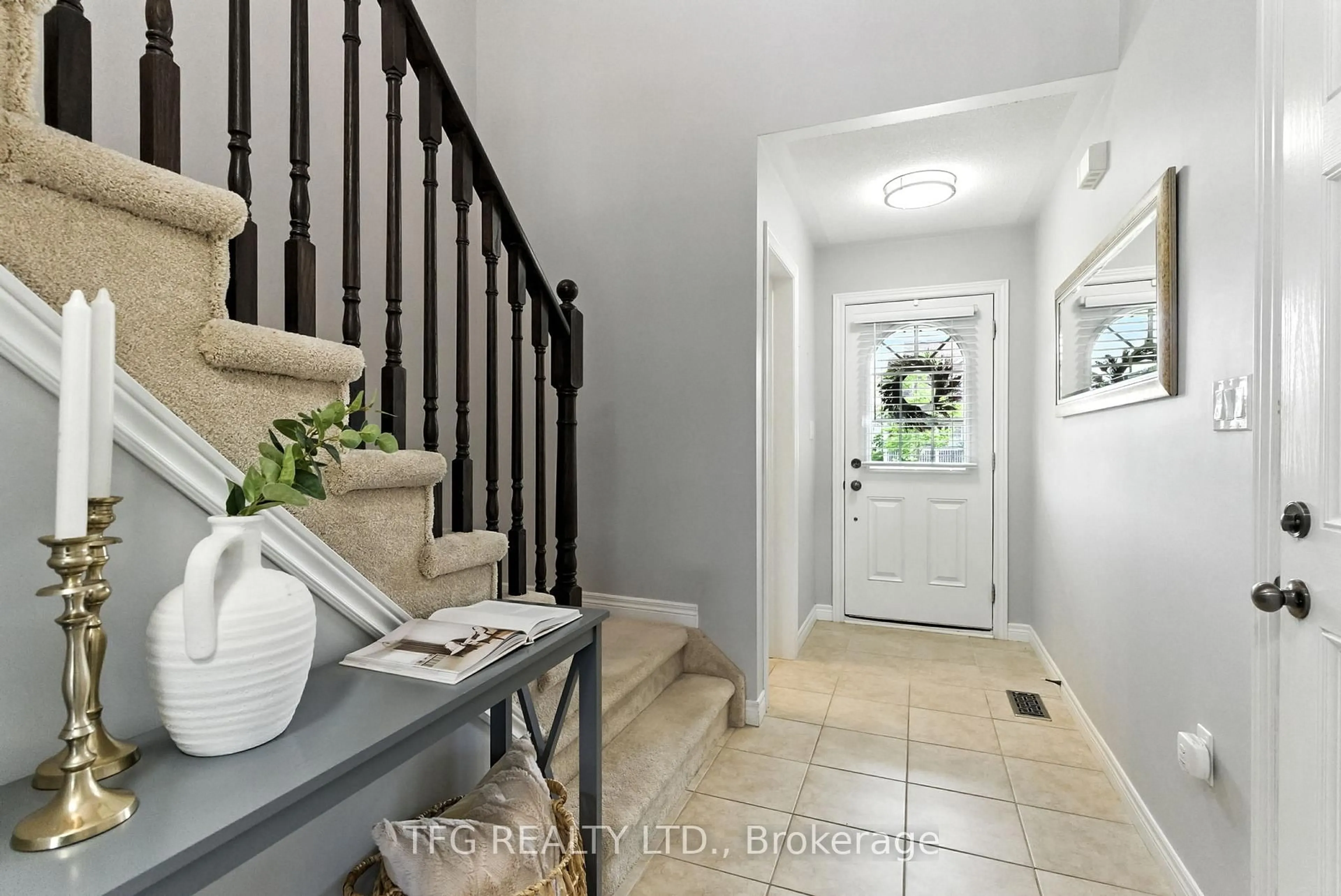Indoor entryway for 153 Mallory St, Clarington Ontario L1E 0J4