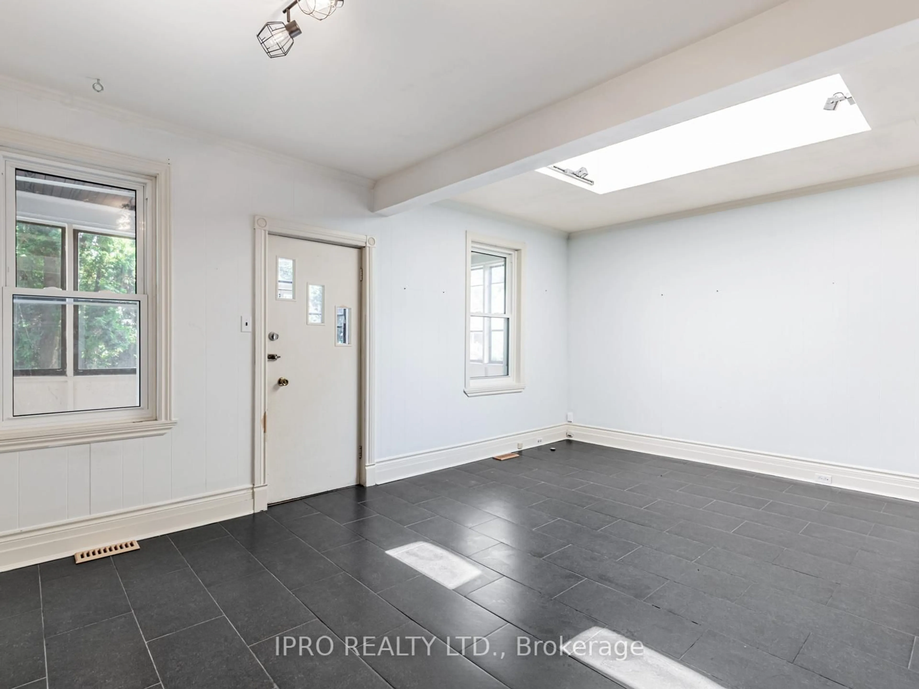 Indoor entryway for 244 King Edward Ave, Toronto Ontario M4C 5K1