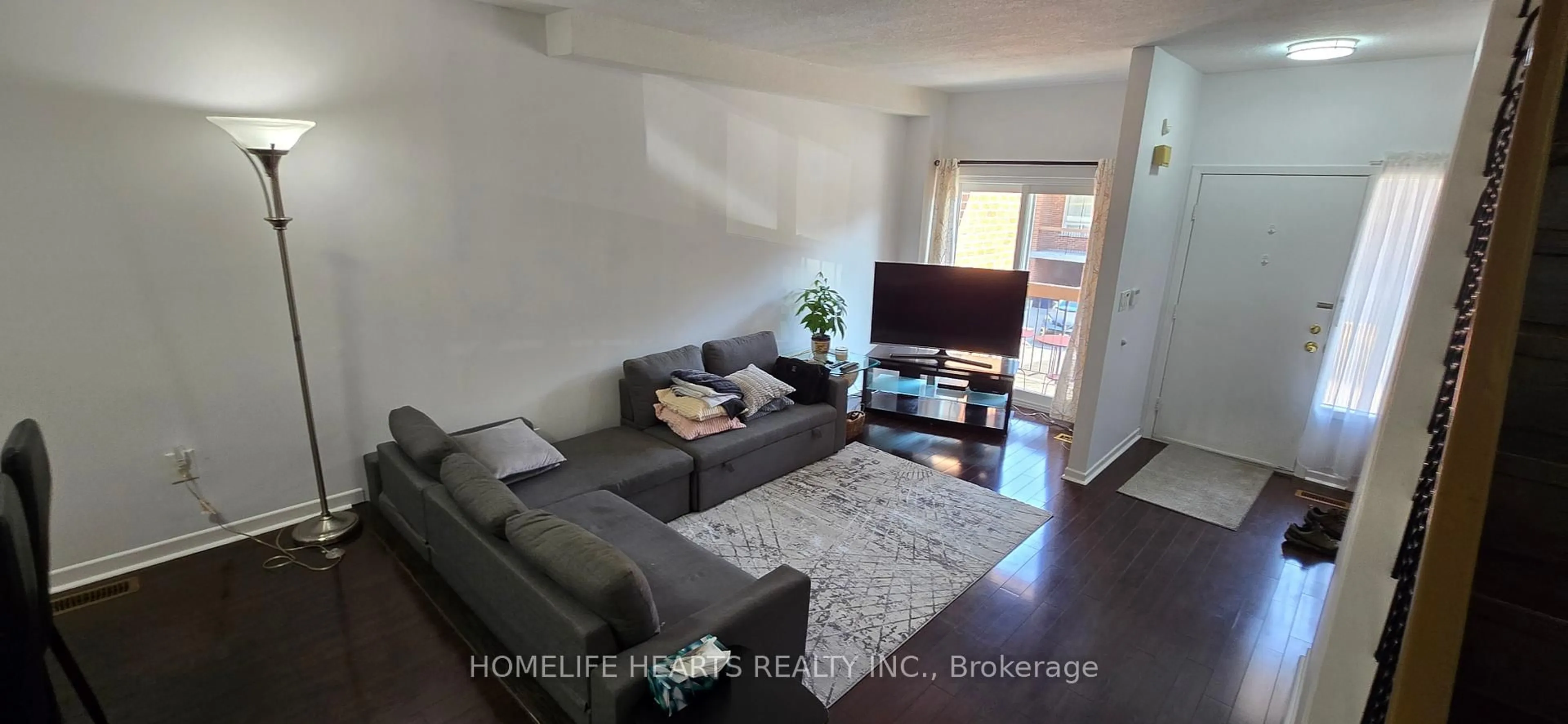 Living room with furniture, wood/laminate floor for 152 Homestead Rd #24, Toronto Ontario M1E 3S2