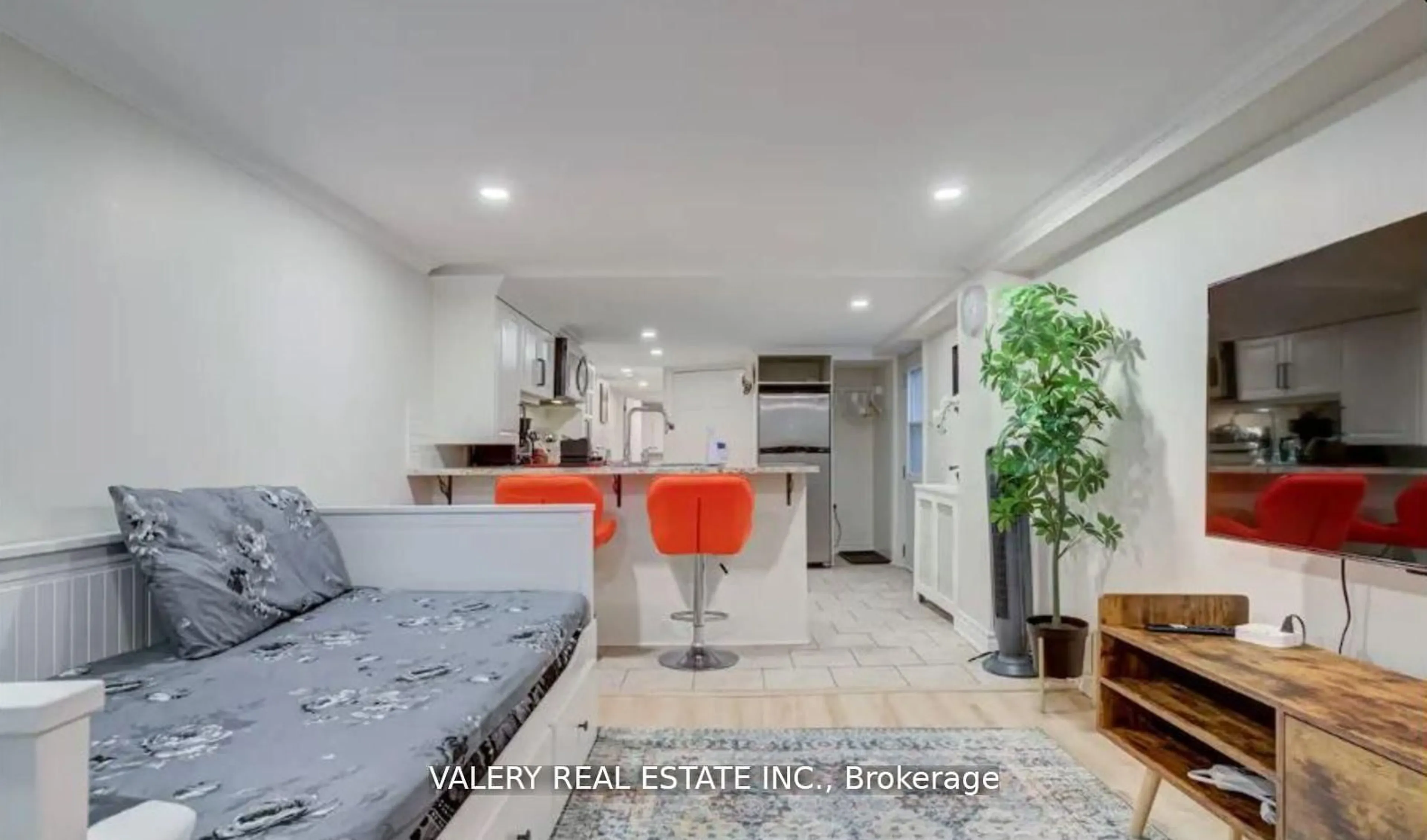 Open concept kitchen, ceramic/tile floor for 204 Oakcrest Ave, Toronto Ontario M4C 1C2