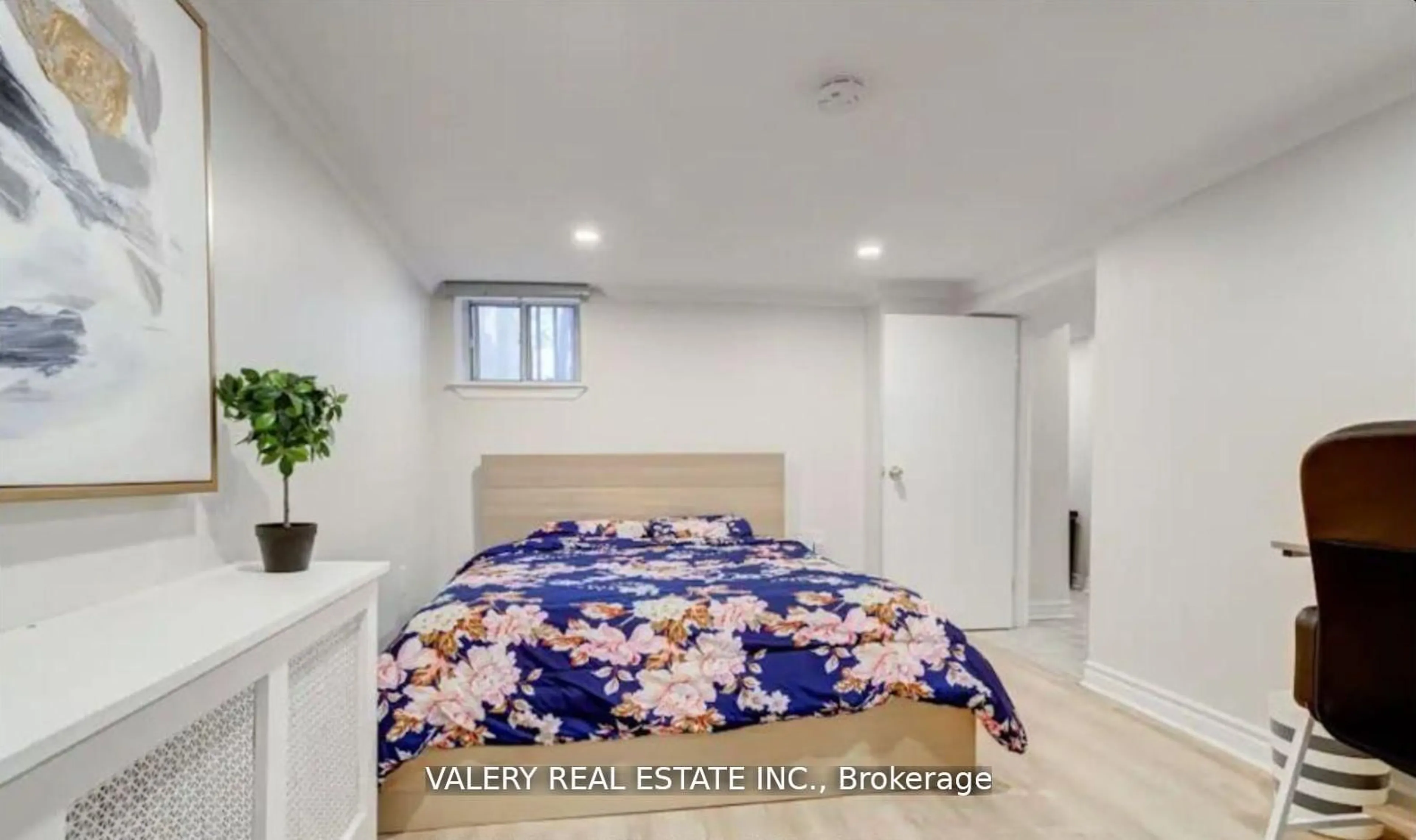 Bedroom with bed, unknown for 204 Oakcrest Ave, Toronto Ontario M4C 1C2