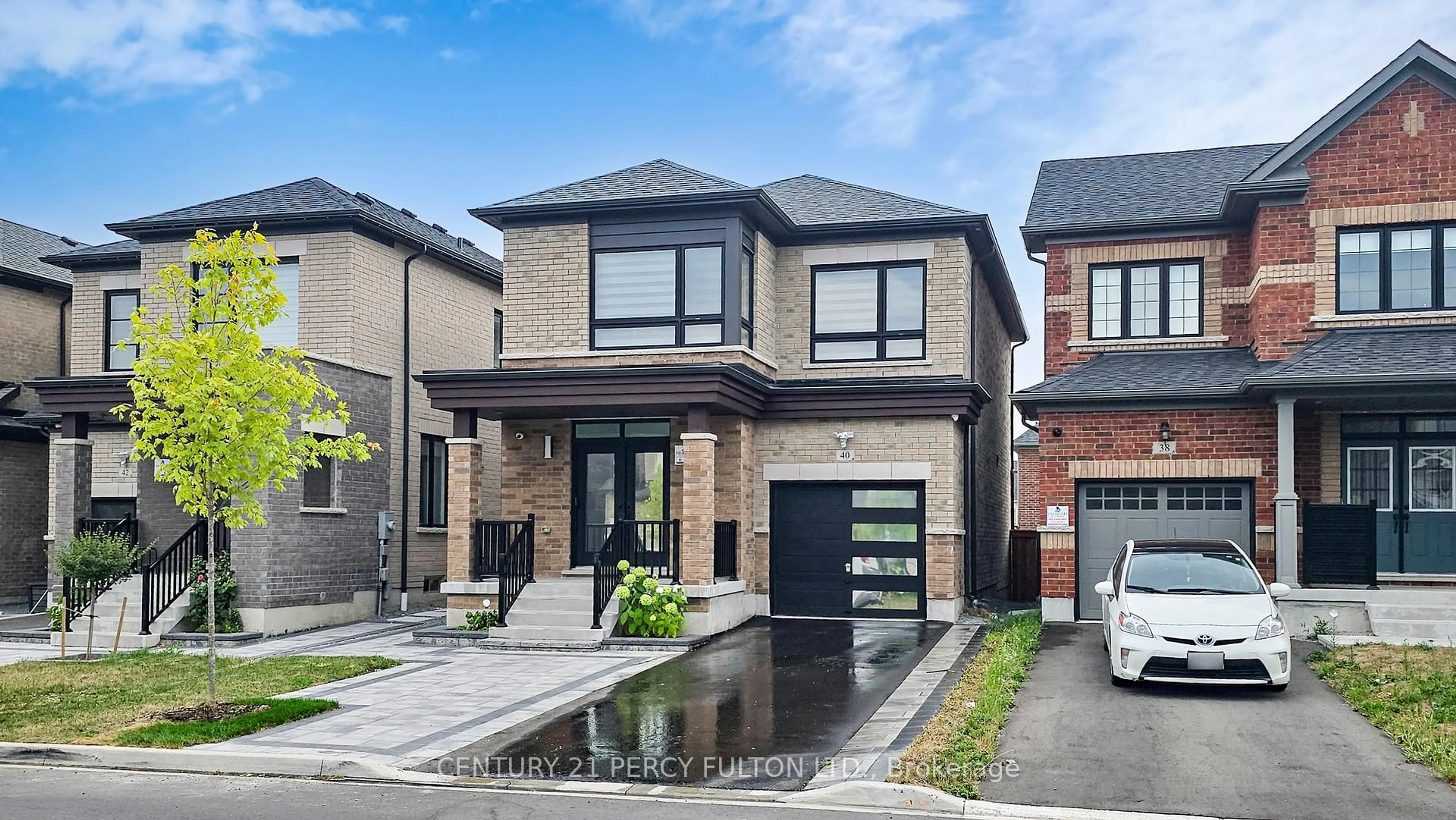 Home with brick exterior material, street for 40 Vickery St, Whitby Ontario L1P 0L2