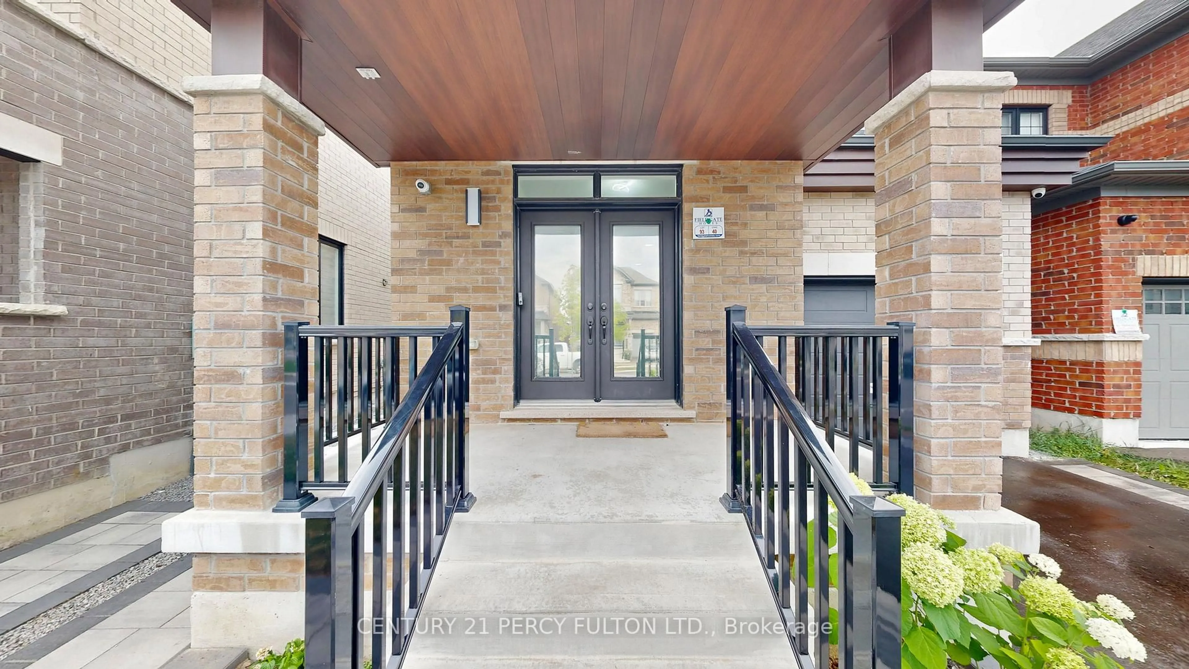 Indoor entryway for 40 Vickery St, Whitby Ontario L1P 0L2
