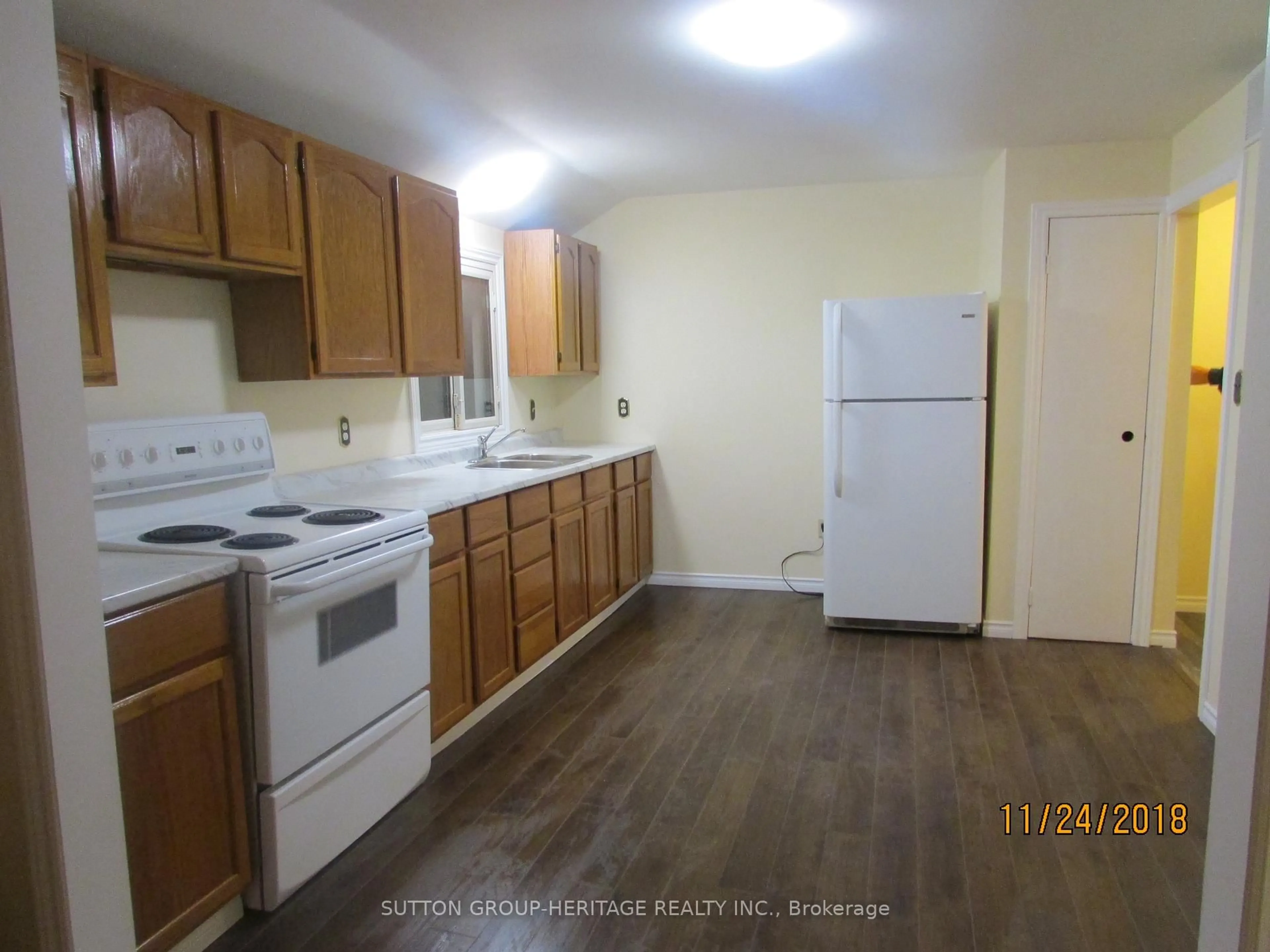 Standard kitchen, unknown for 1076 King St, Oshawa Ontario L1H 1H5