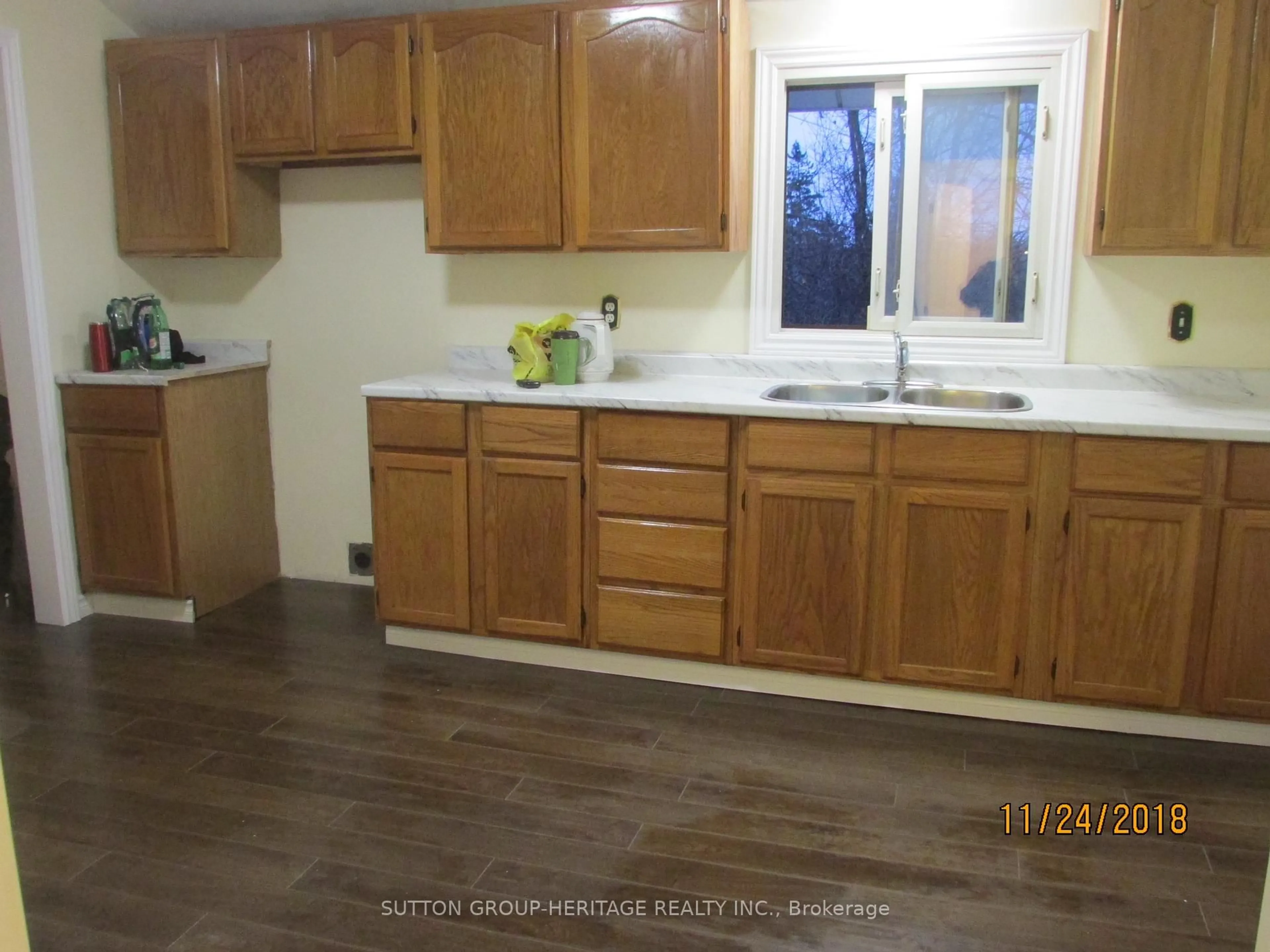 Standard kitchen, unknown for 1076 King St, Oshawa Ontario L1H 1H5
