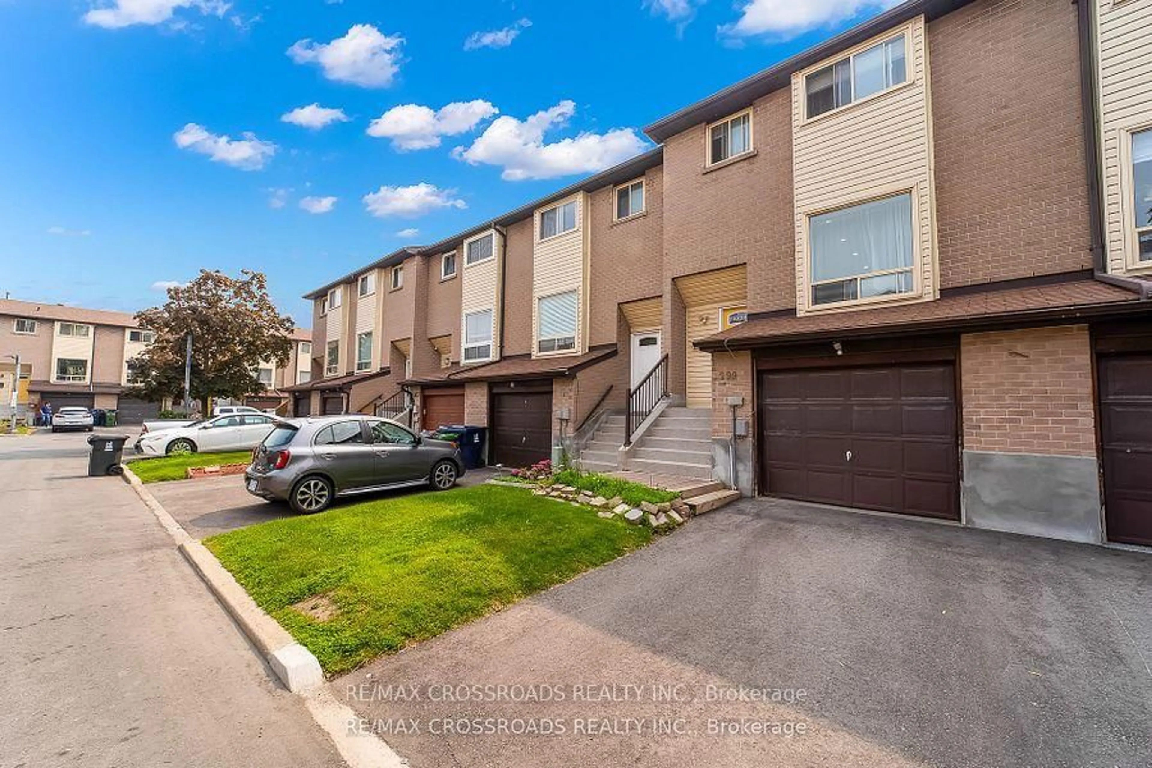 A pic from outside/outdoor area/front of a property/back of a property/a pic from drone, street for 55 Collinsgrove Rd #299, Toronto Ontario M1E 4Z2