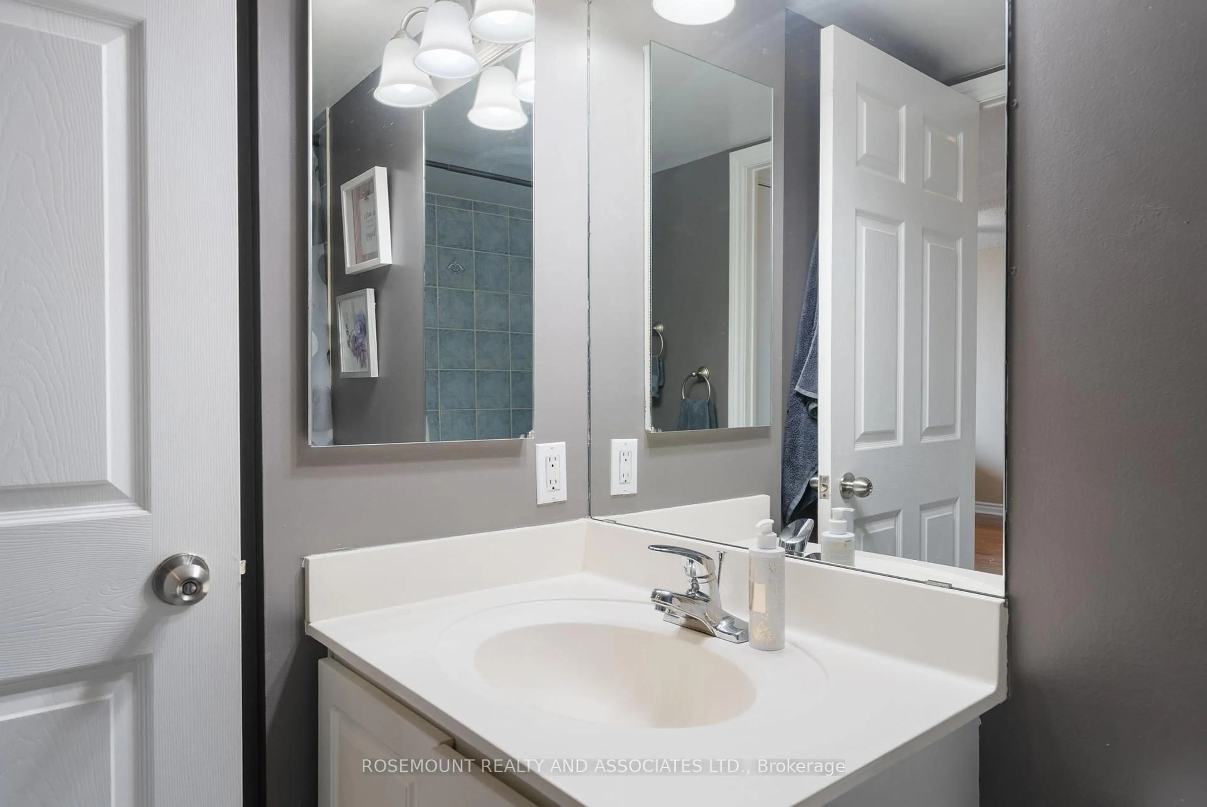 Standard bathroom, ceramic/tile floor for 125 Omni Dr #2039, Toronto Ontario M1P 5A9