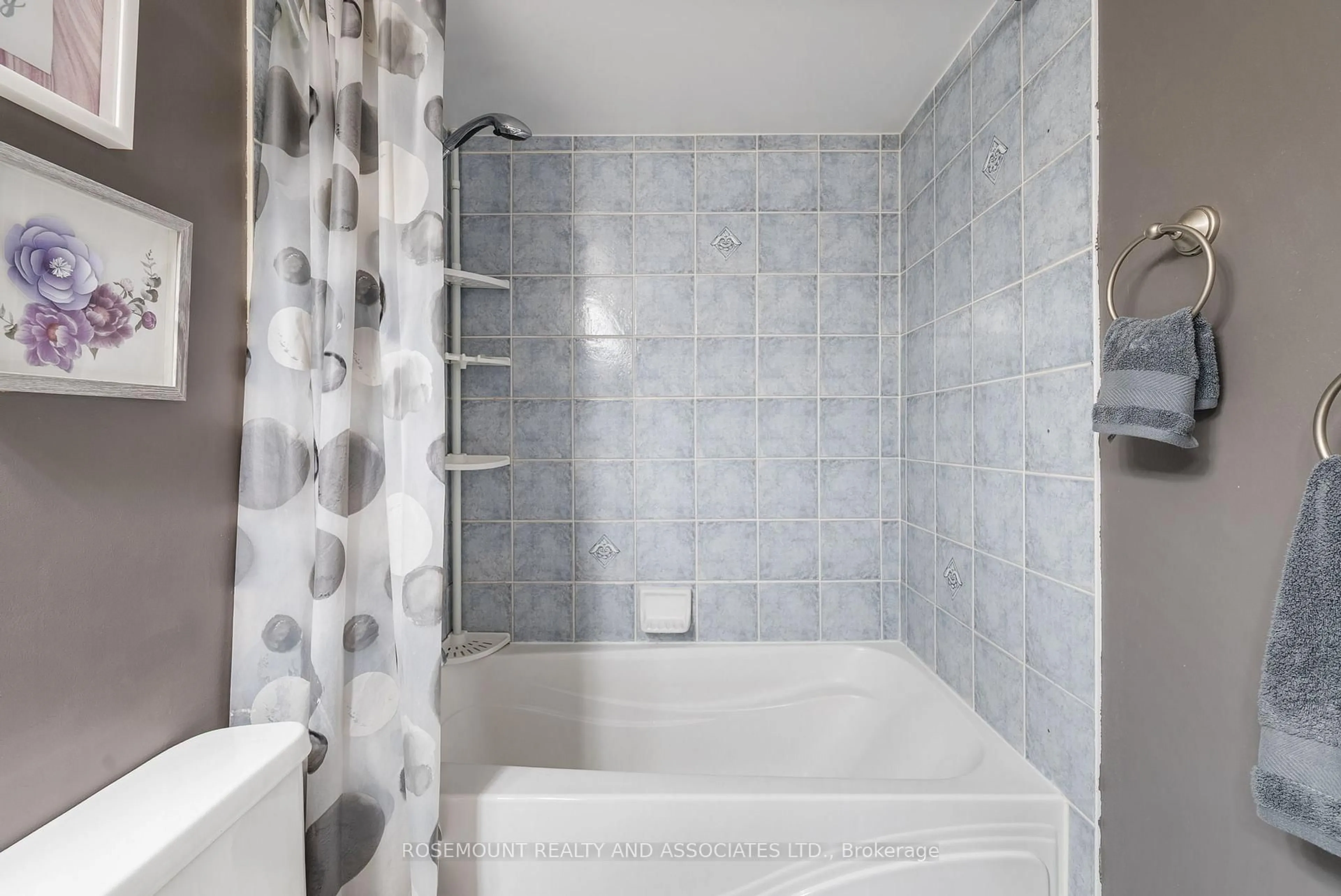 Standard bathroom, ceramic/tile floor for 125 Omni Dr #2039, Toronto Ontario M1P 5A9