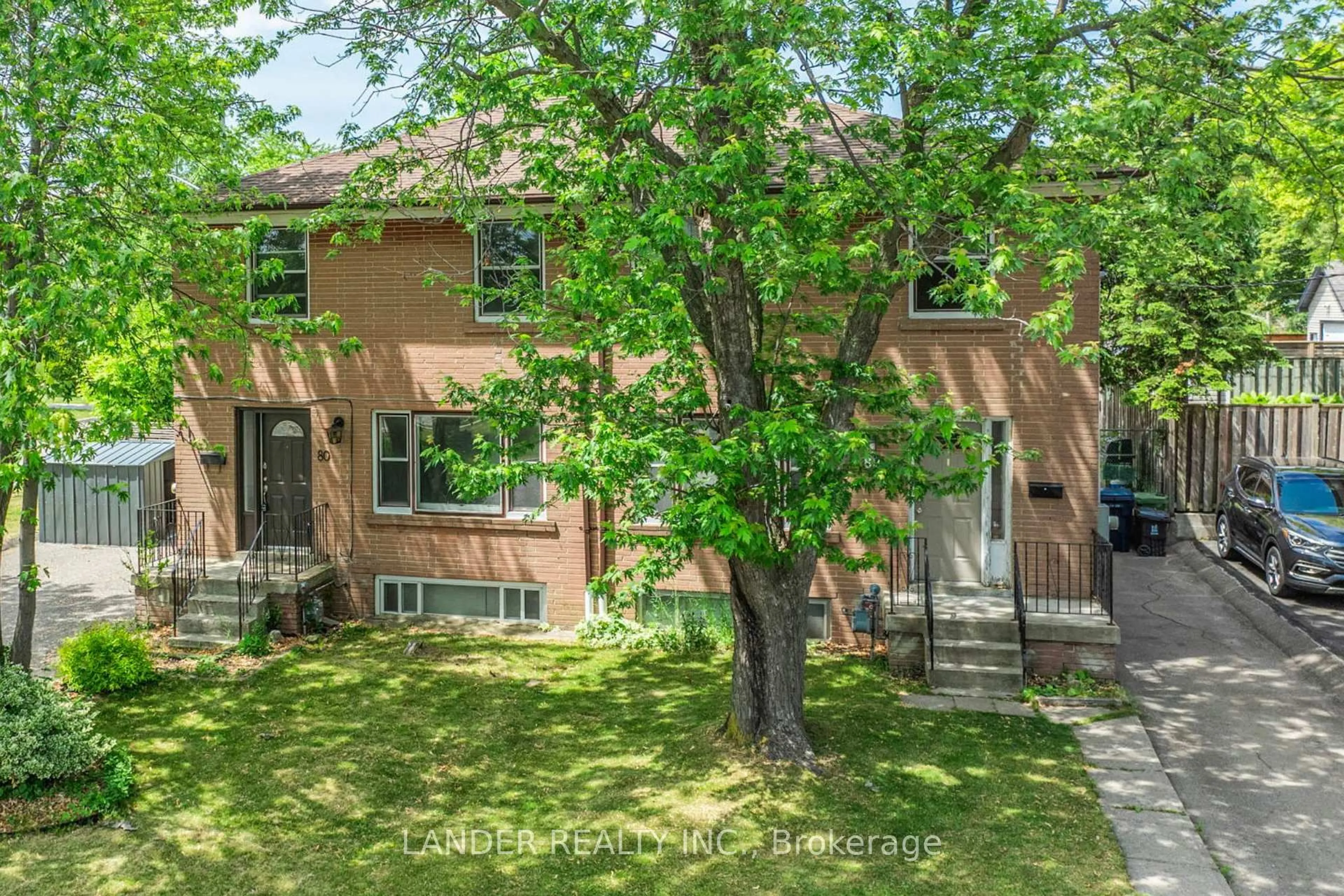 A pic from outside/outdoor area/front of a property/back of a property/a pic from drone, street for 82 Minerva Ave, Toronto Ontario M1M 1V5