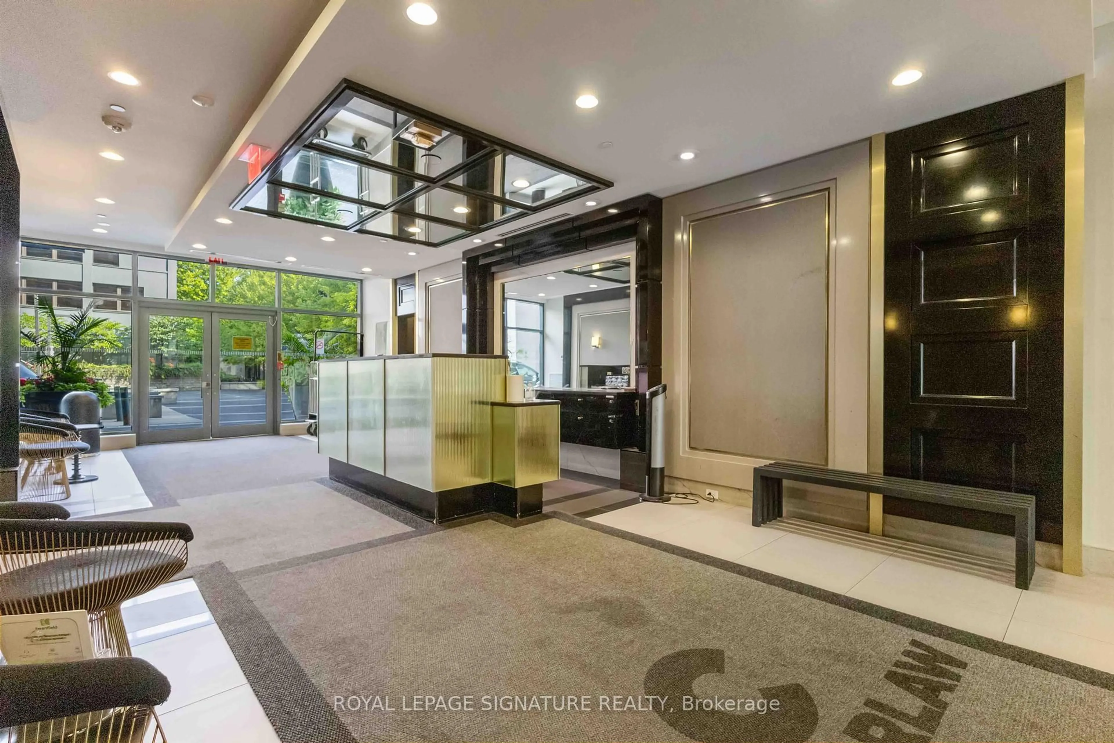 Lobby for 1190 Dundas St #406, Toronto Ontario M4M 0C5