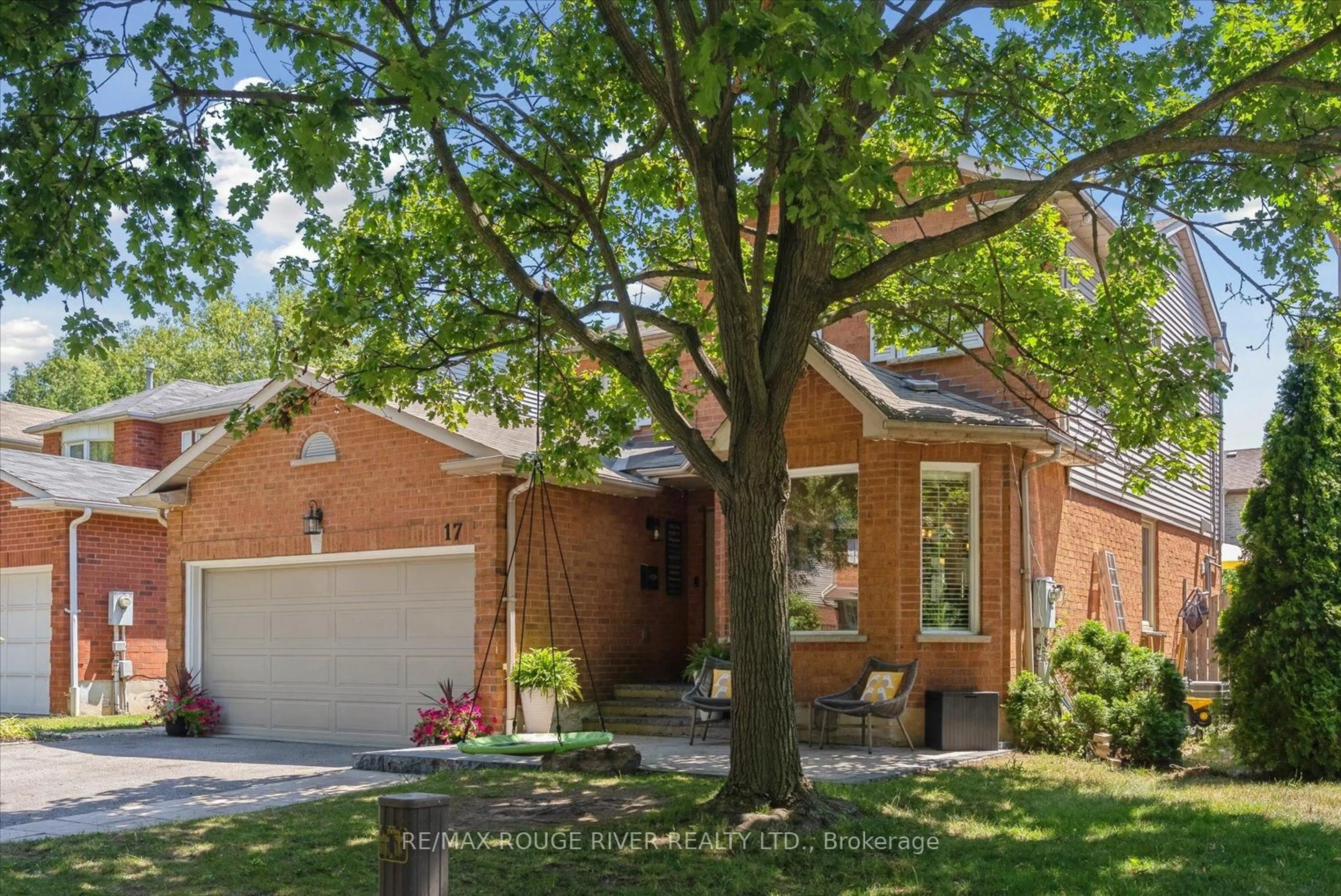 Home with brick exterior material, street for 17 Houghton Crt, Whitby Ontario L1N 8Z6