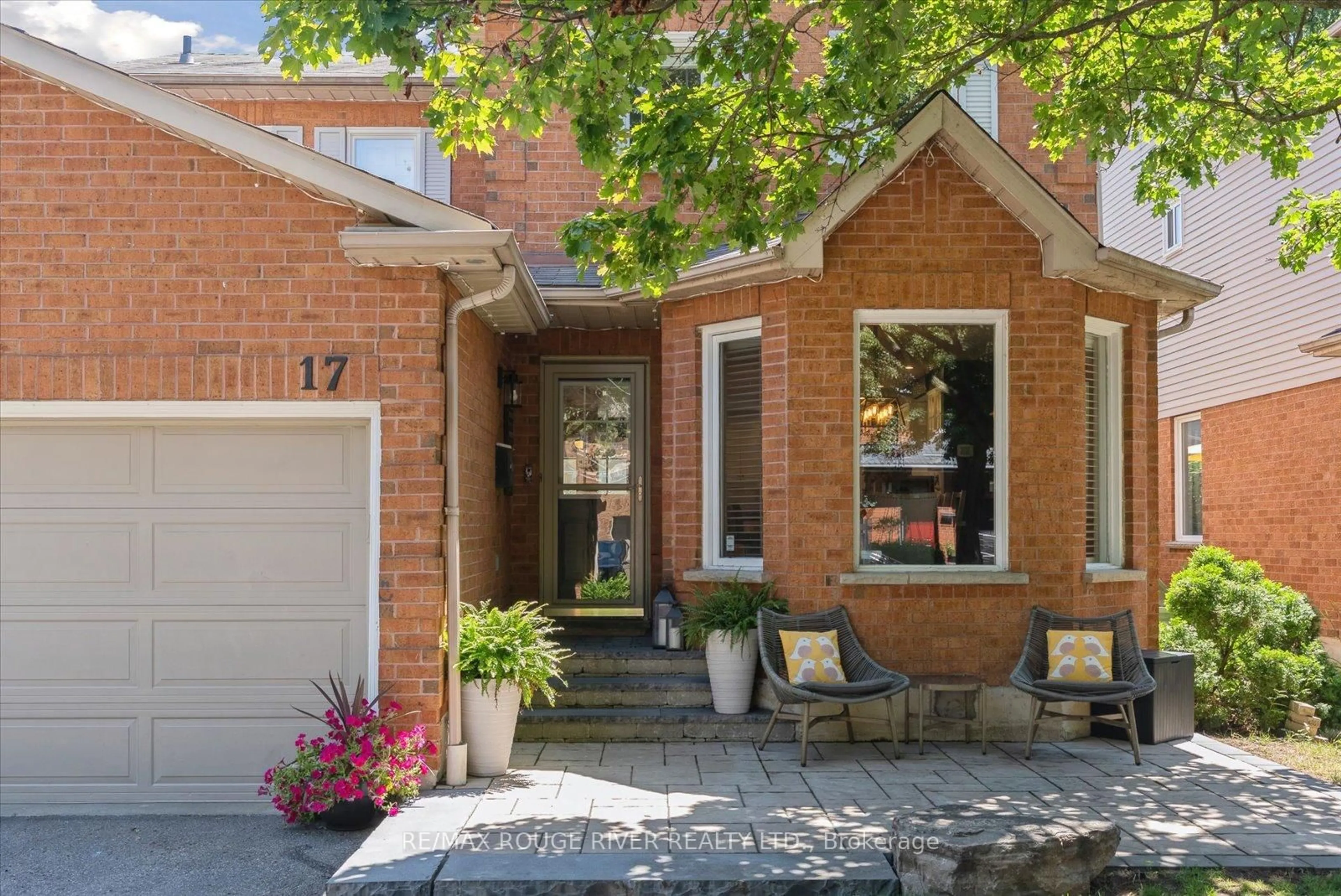 Home with brick exterior material, street for 17 Houghton Crt, Whitby Ontario L1N 8Z6