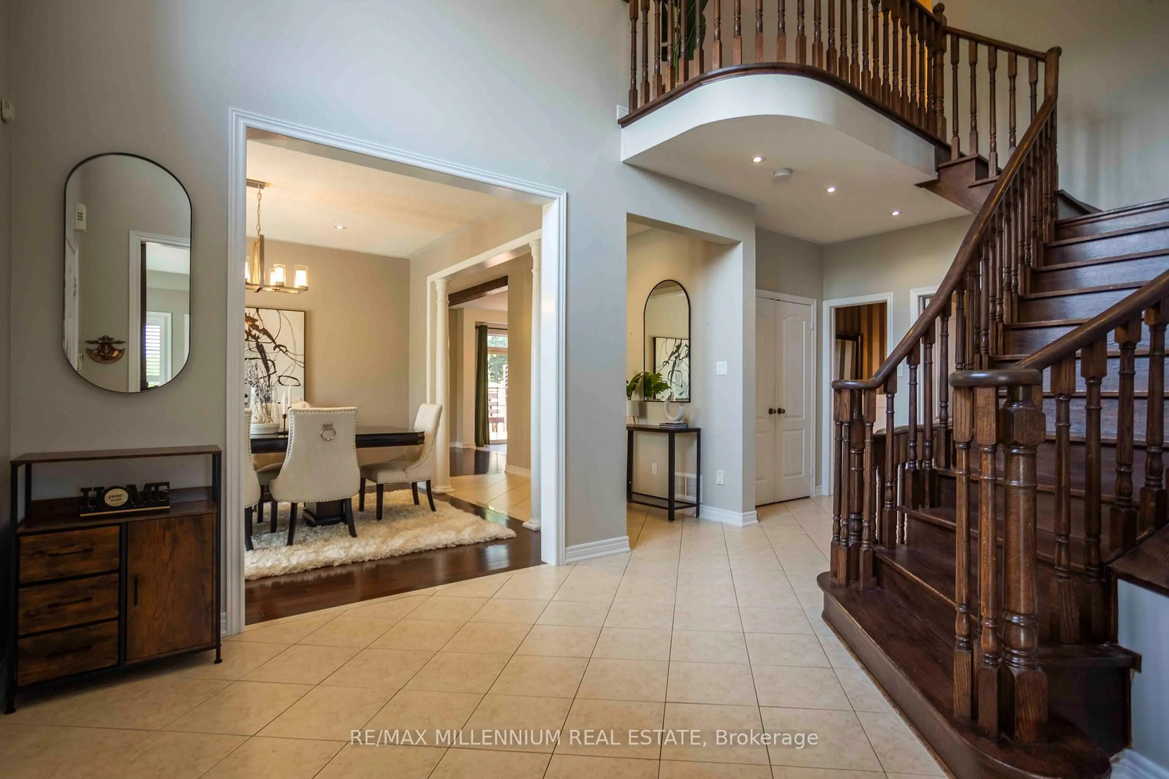 Indoor entryway for 730 Longworth Ave, Clarington Ontario L1C 0C7