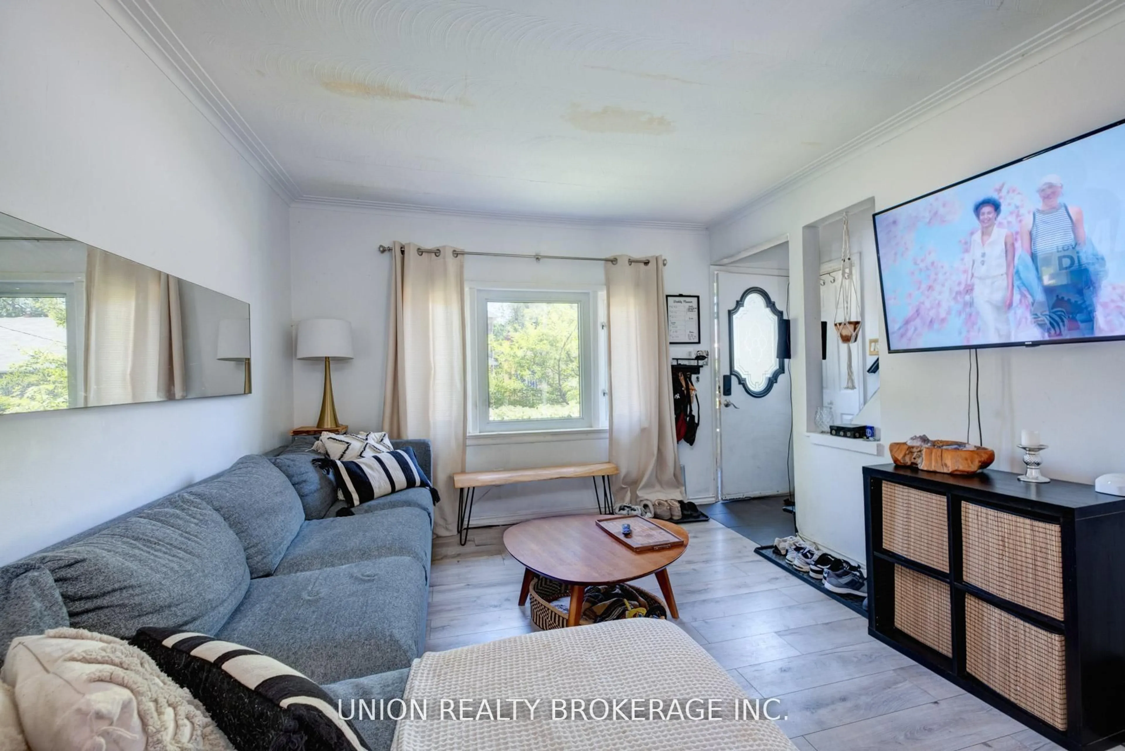 Living room with furniture, unknown for 72 Sandown Ave, Toronto Ontario M1N 3W3