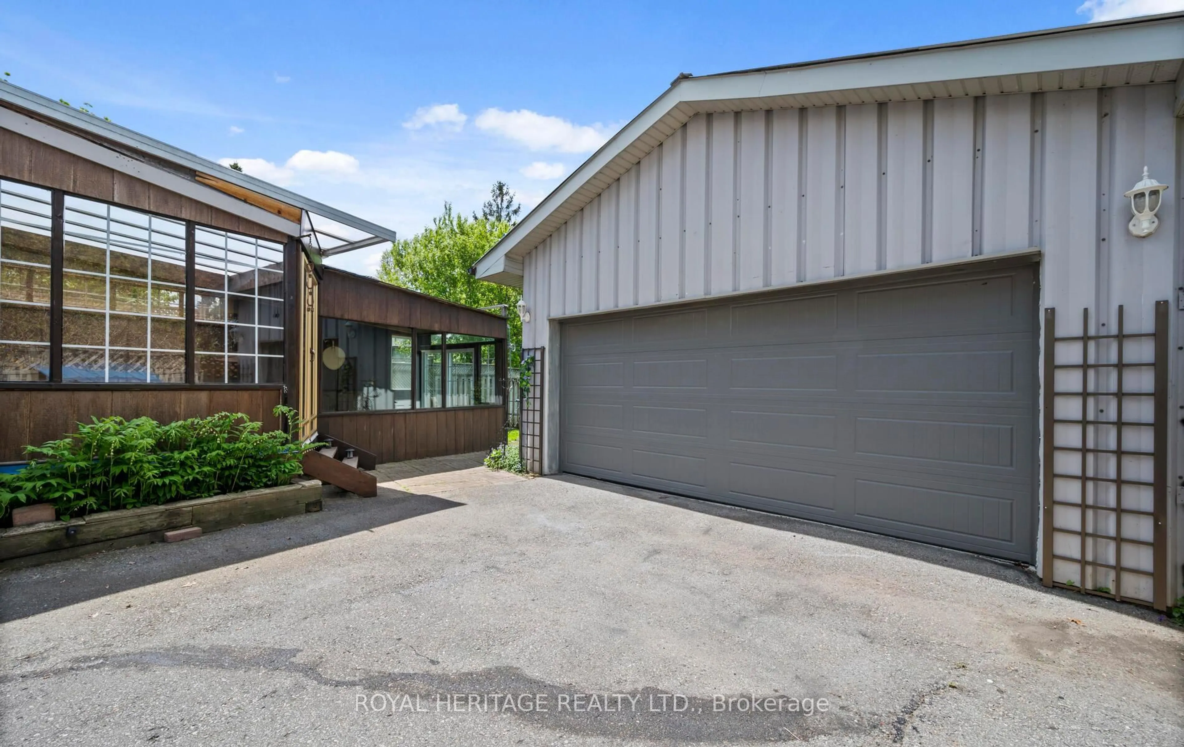 Unknown for 314 Rondeau Crt, Oshawa Ontario L1J 6N4