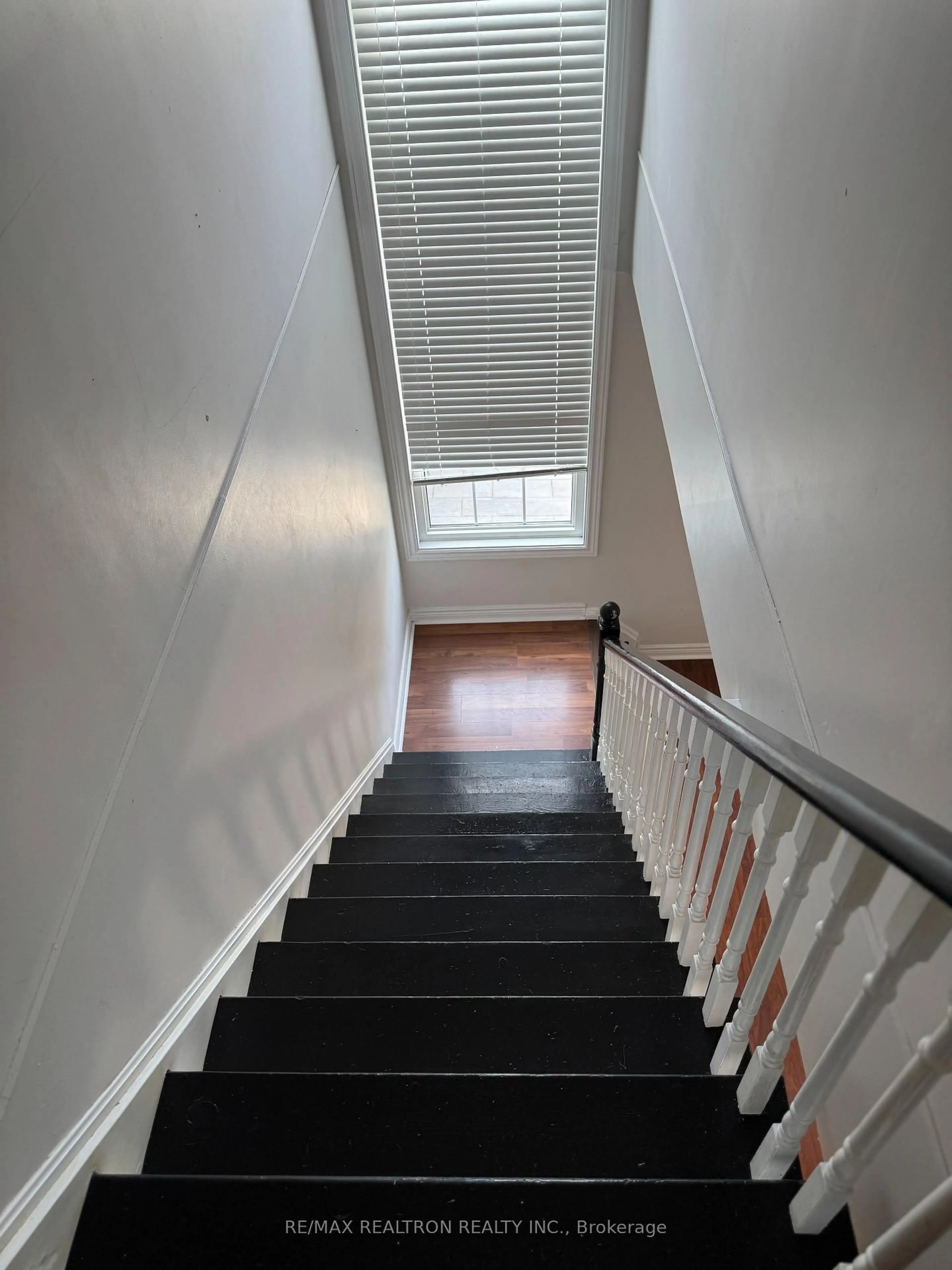 Stairs for 1665 Nash Rd #E11, Clarington Ontario L1E 1S8