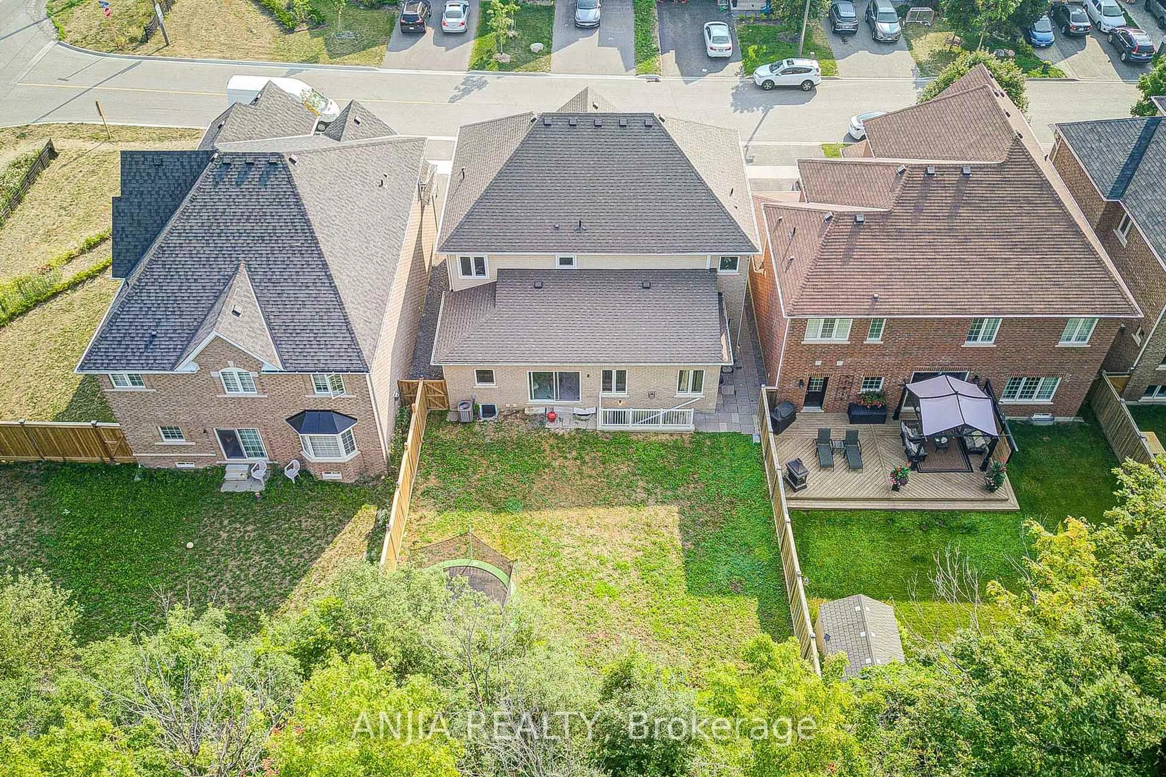 A pic from outside/outdoor area/front of a property/back of a property/a pic from drone, street for 2036 Kurelo Dr, Oshawa Ontario L1K 0W7