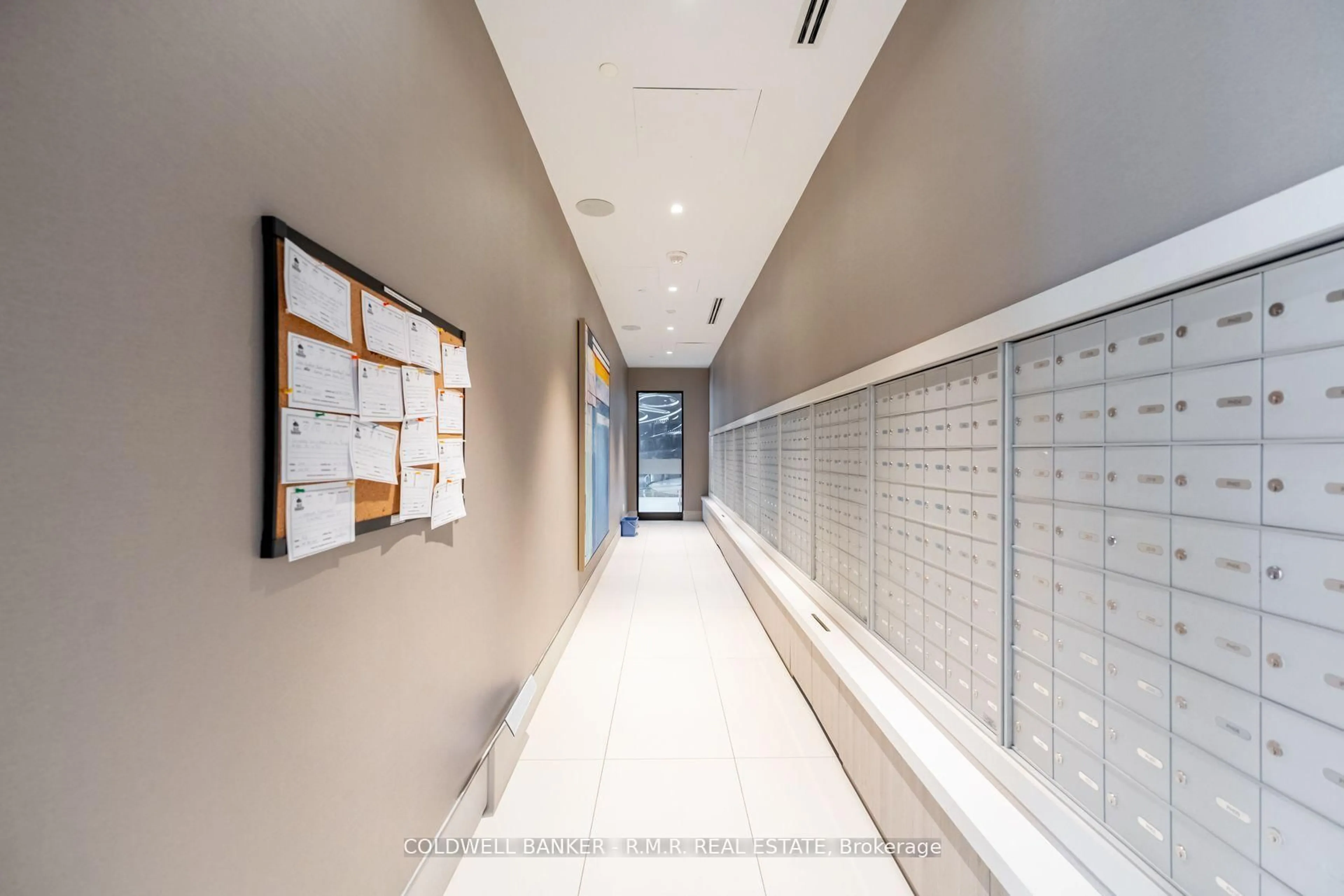 Indoor foyer for 2550 Simcoe St #1704, Oshawa Ontario L1L 0K7