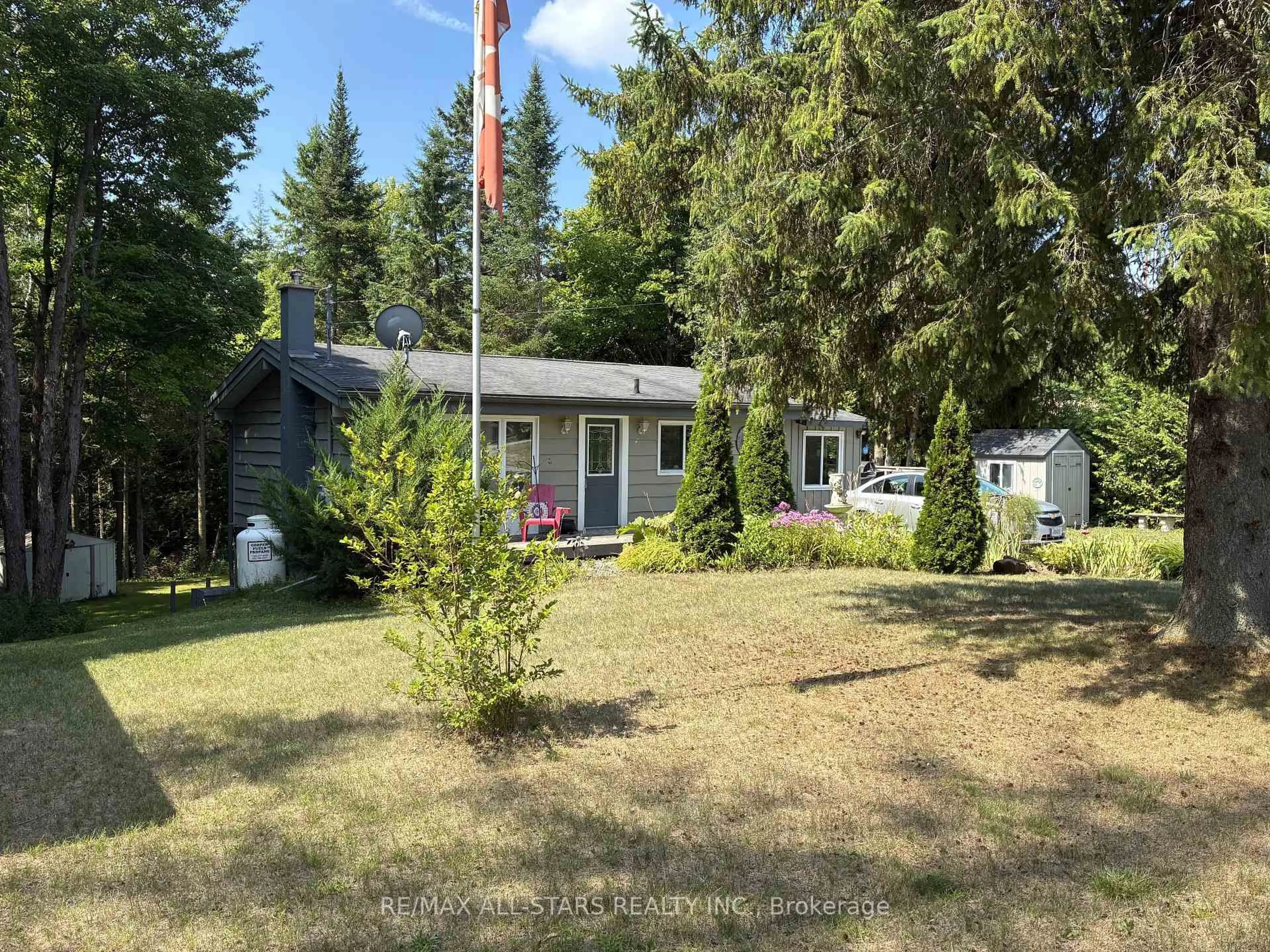 A pic from outside/outdoor area/front of a property/back of a property/a pic from drone, unknown for 48 Tannenweg Lane, Scugog Ontario L0B 1B0