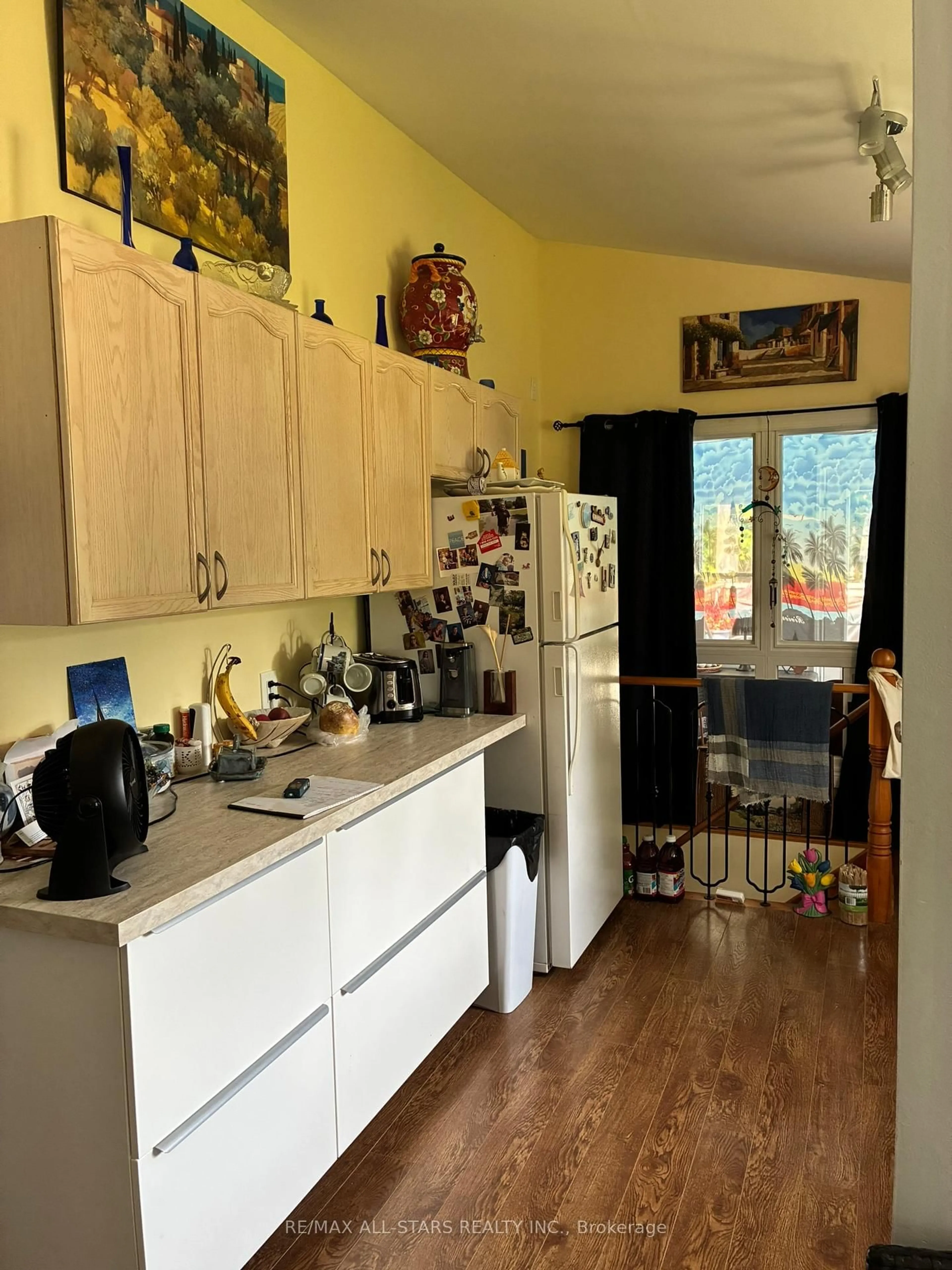 Standard kitchen, unknown for 48 Tannenweg Lane, Scugog Ontario L0B 1B0