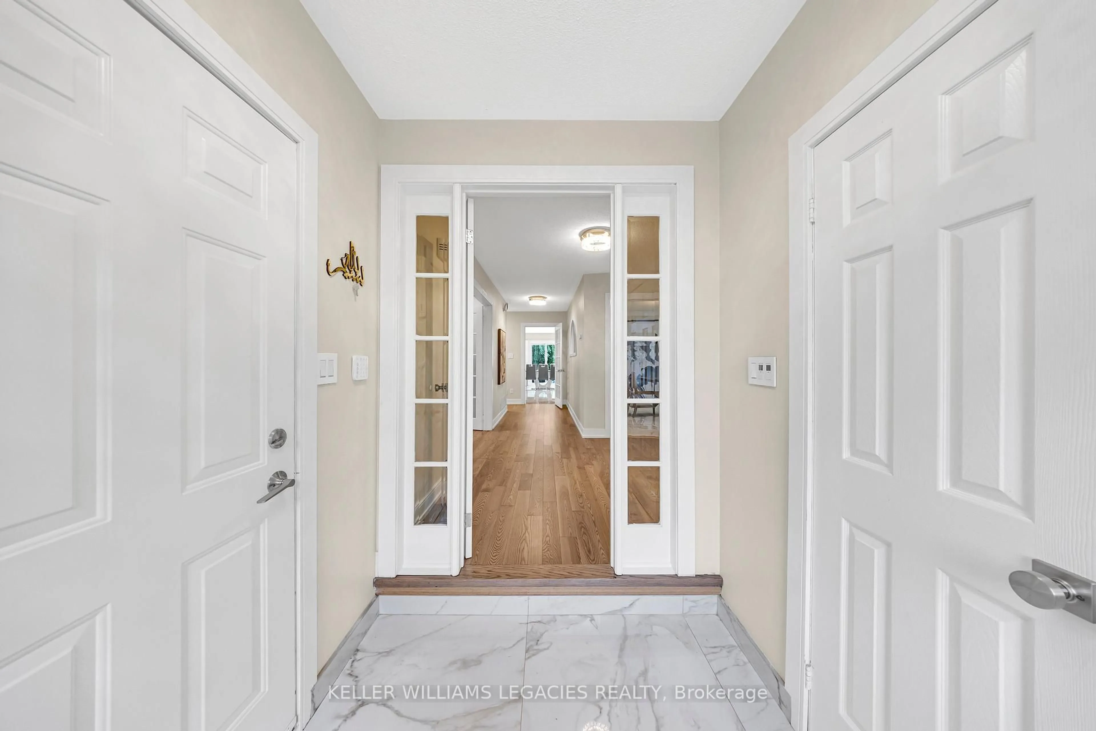 Indoor entryway for 43 Allayden Dr, Whitby Ontario L1P 1L5