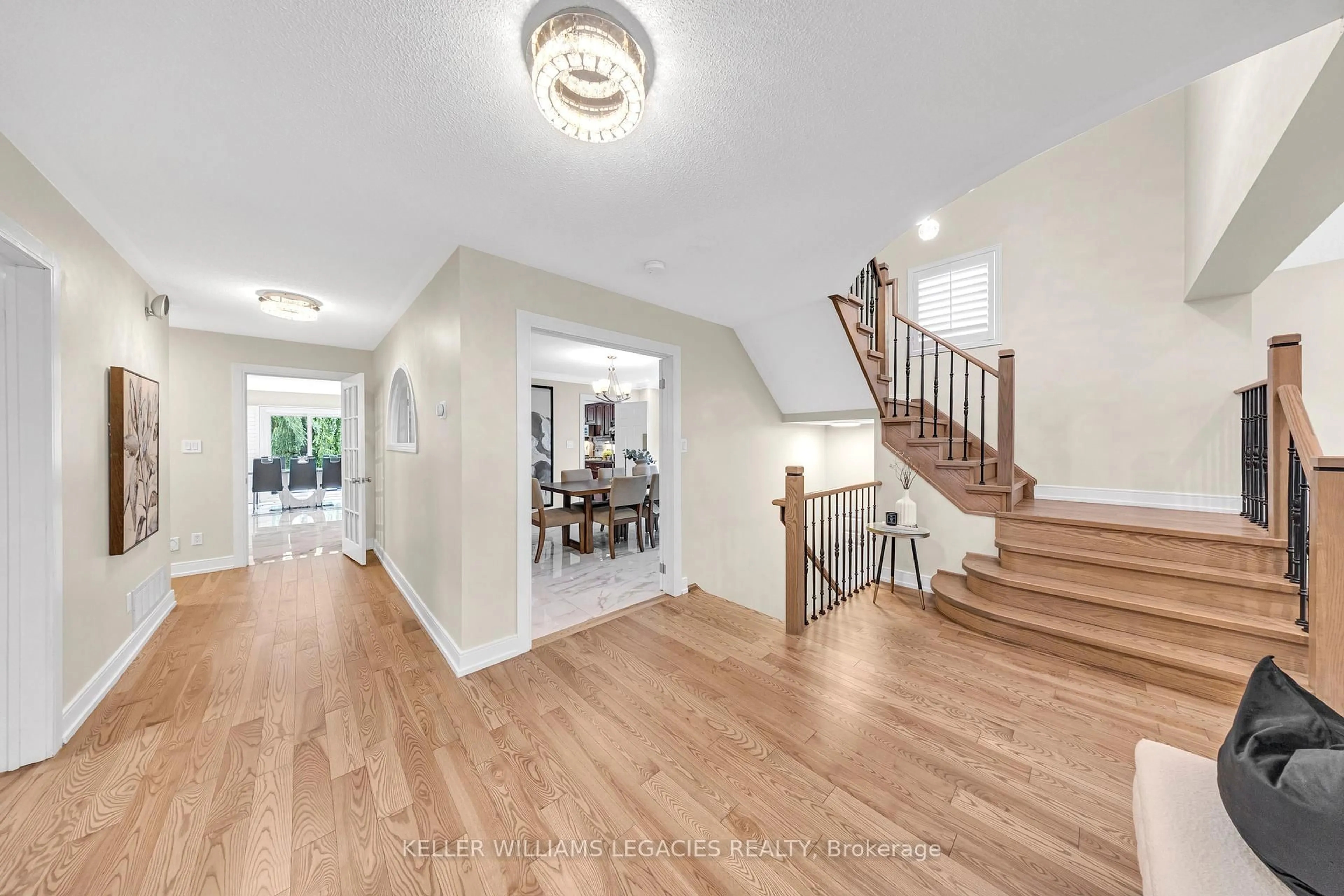 Indoor entryway for 43 Allayden Dr, Whitby Ontario L1P 1L5