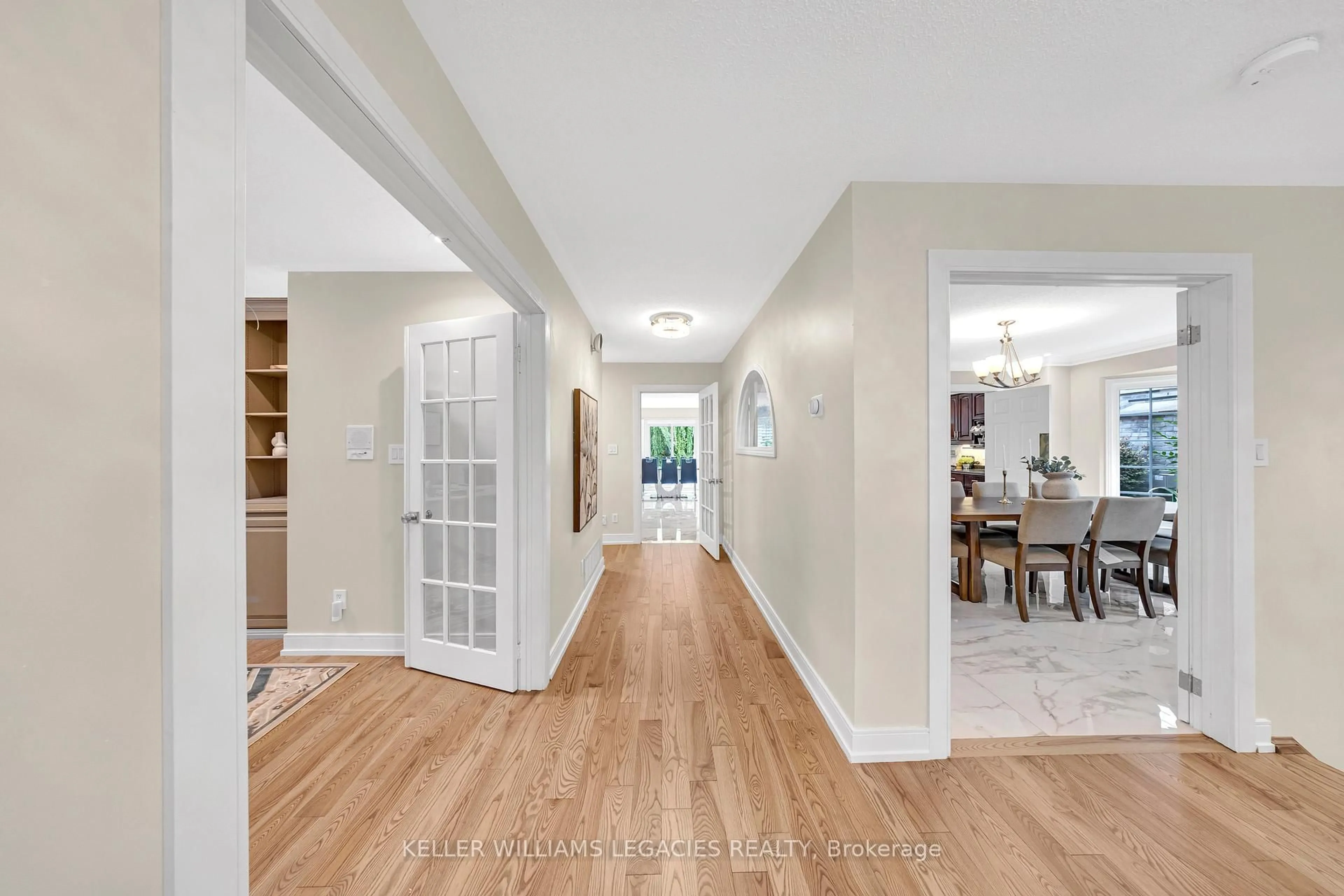 Indoor entryway for 43 Allayden Dr, Whitby Ontario L1P 1L5