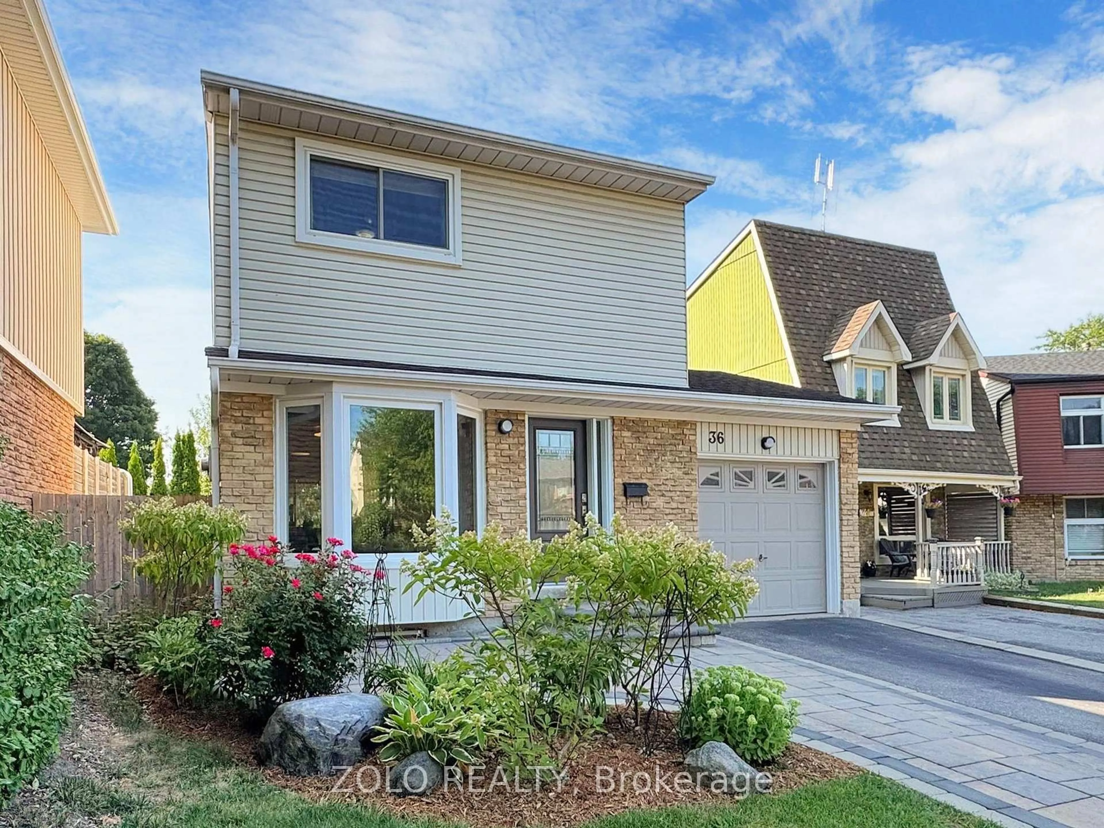 Home with vinyl exterior material, street for 36 Harrison Crt, Whitby Ontario L1N 6E2