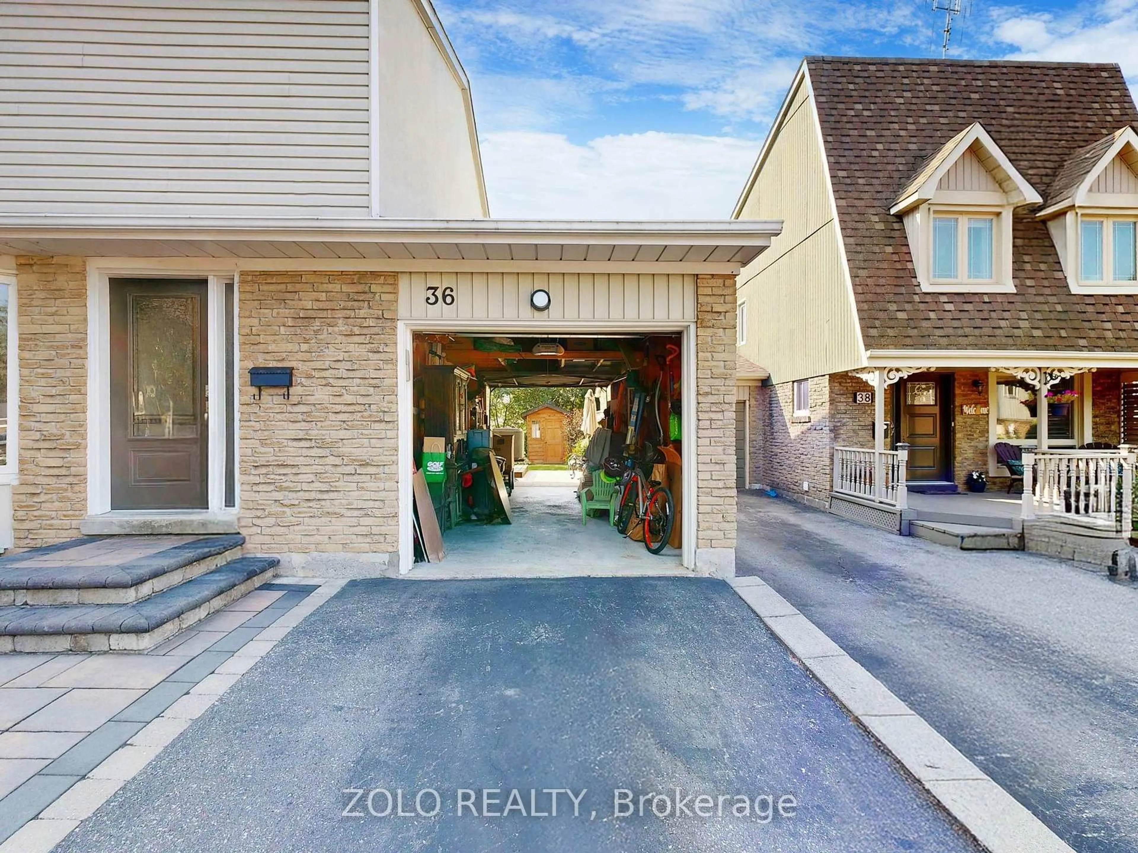 Indoor entryway for 36 Harrison Crt, Whitby Ontario L1N 6E2