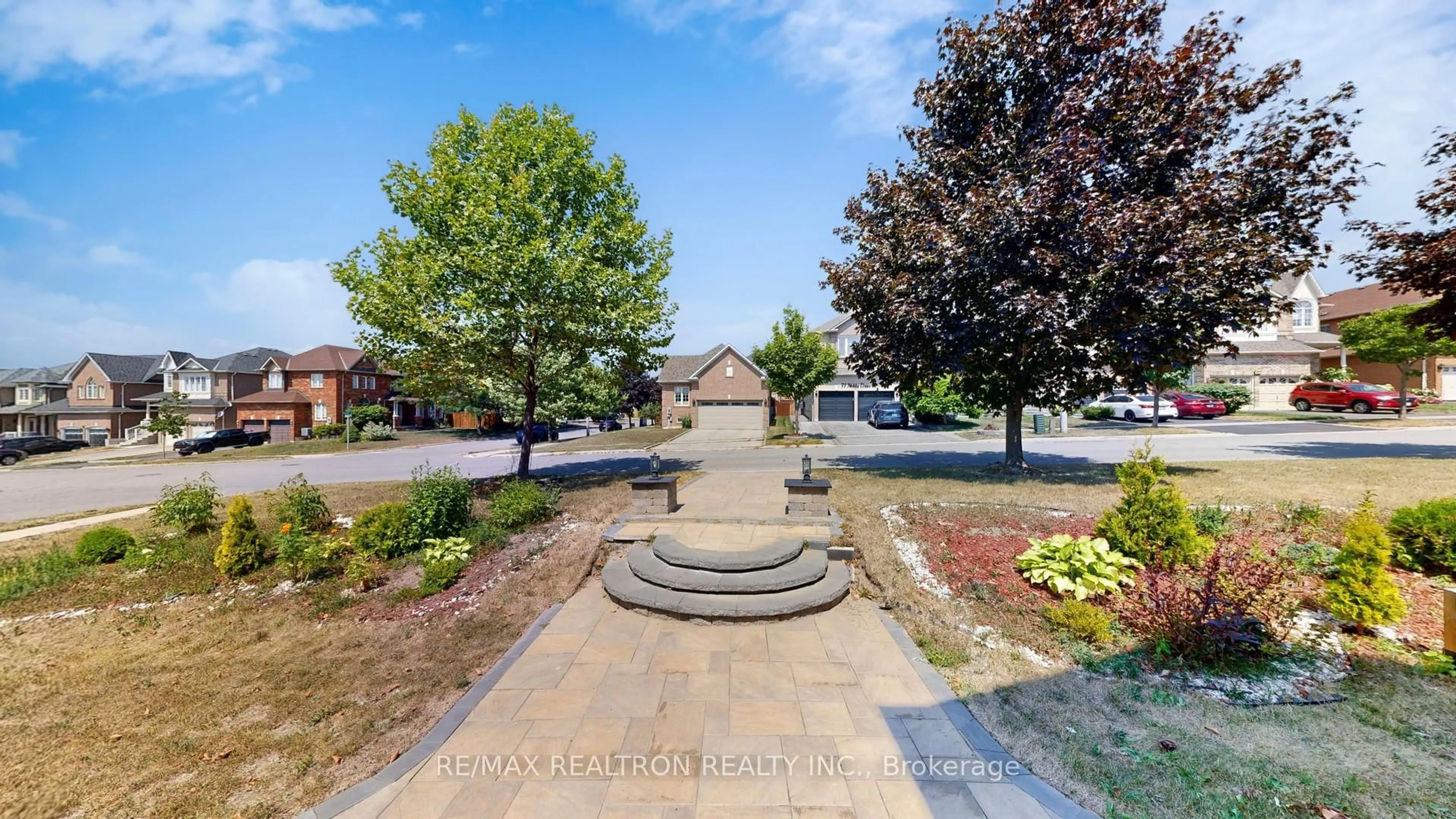 A pic from outside/outdoor area/front of a property/back of a property/a pic from drone, street for 68 Nobbs Dr, Ajax Ontario L1T 4M3