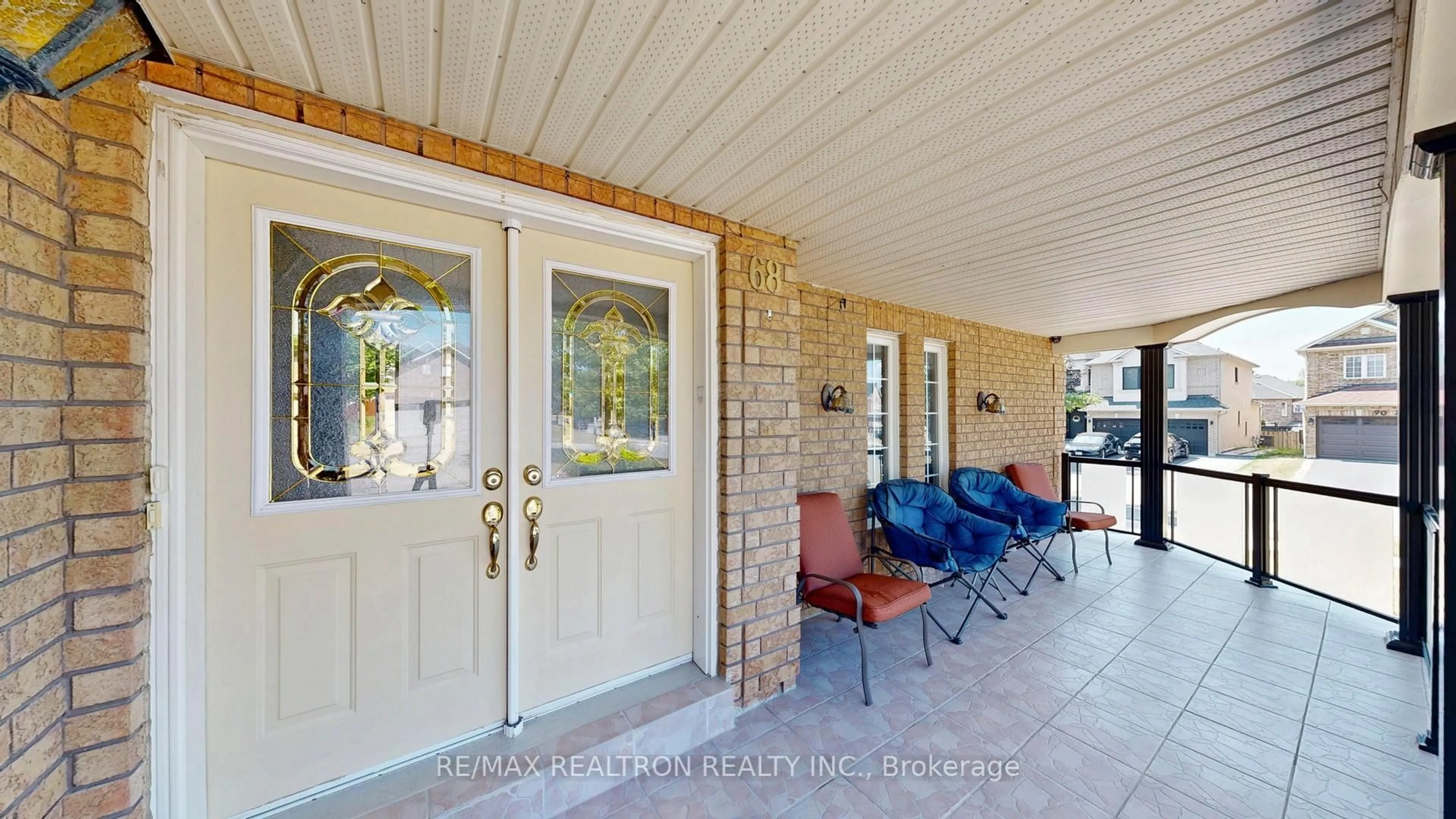 Indoor entryway for 68 Nobbs Dr, Ajax Ontario L1T 4M3