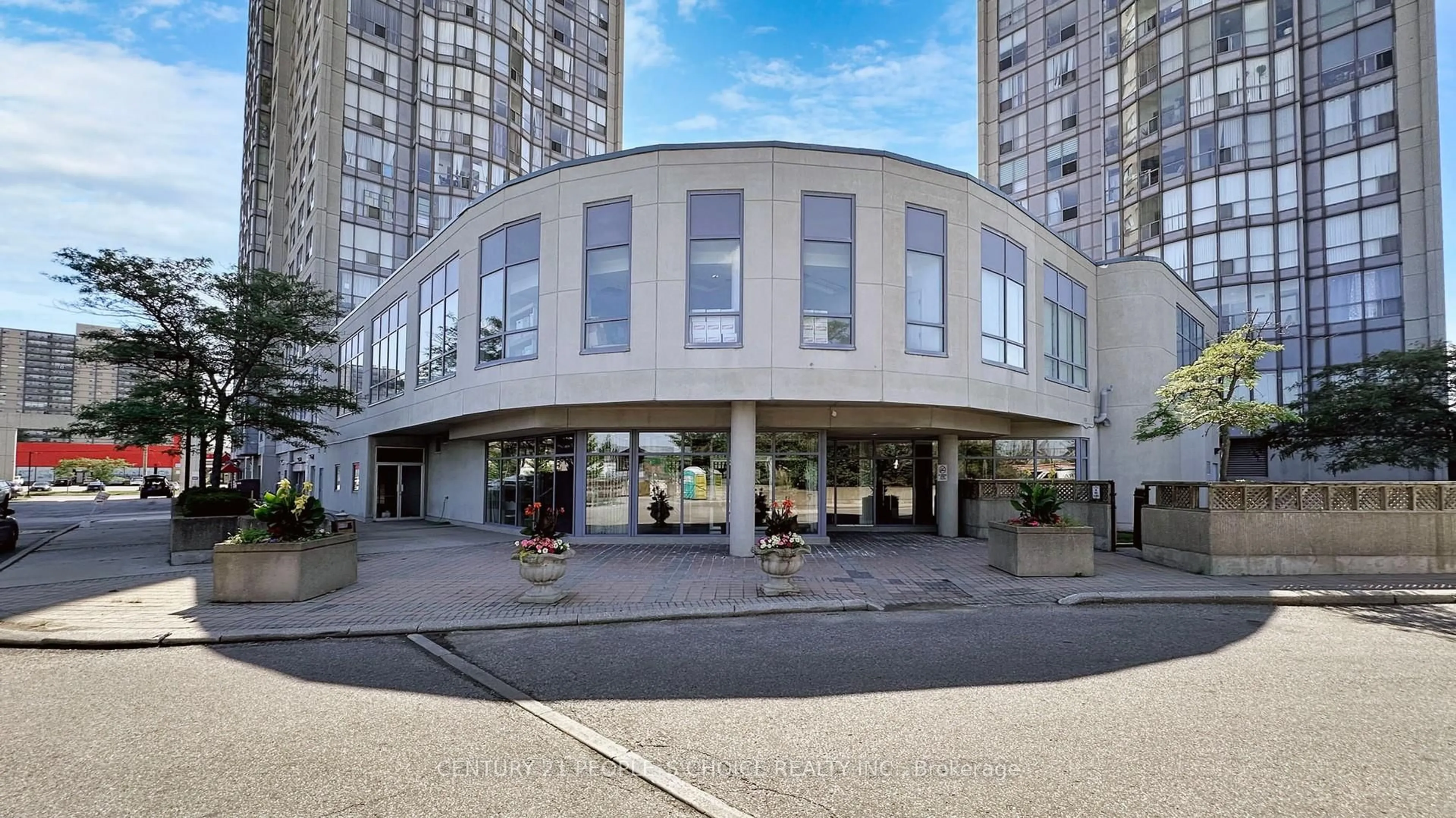 Indoor foyer for 1470 Midland Ave #1003, Toronto Ontario M1P 4Z4