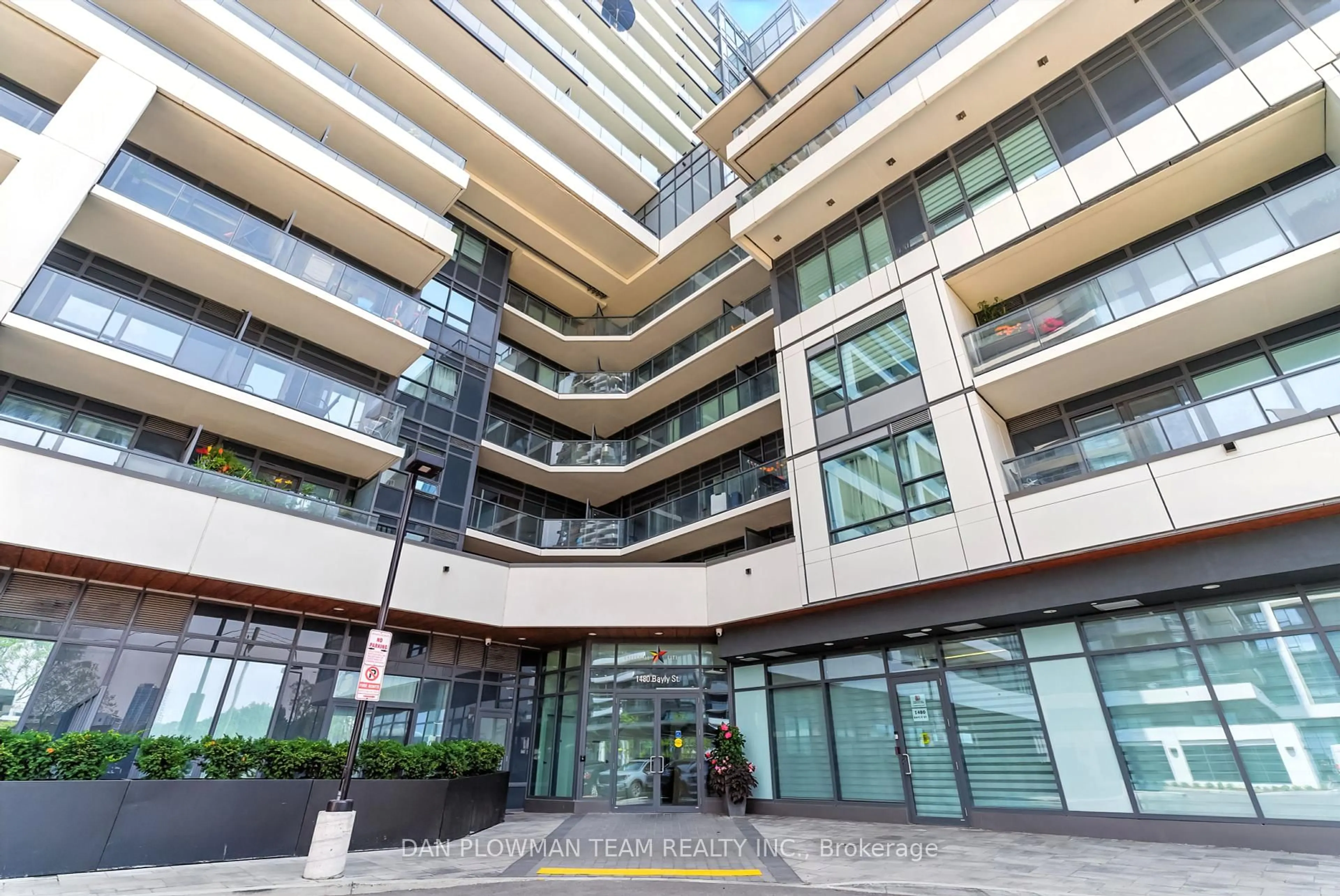 Indoor foyer for 1480 Bayly St #608, Pickering Ontario L1W 0C2