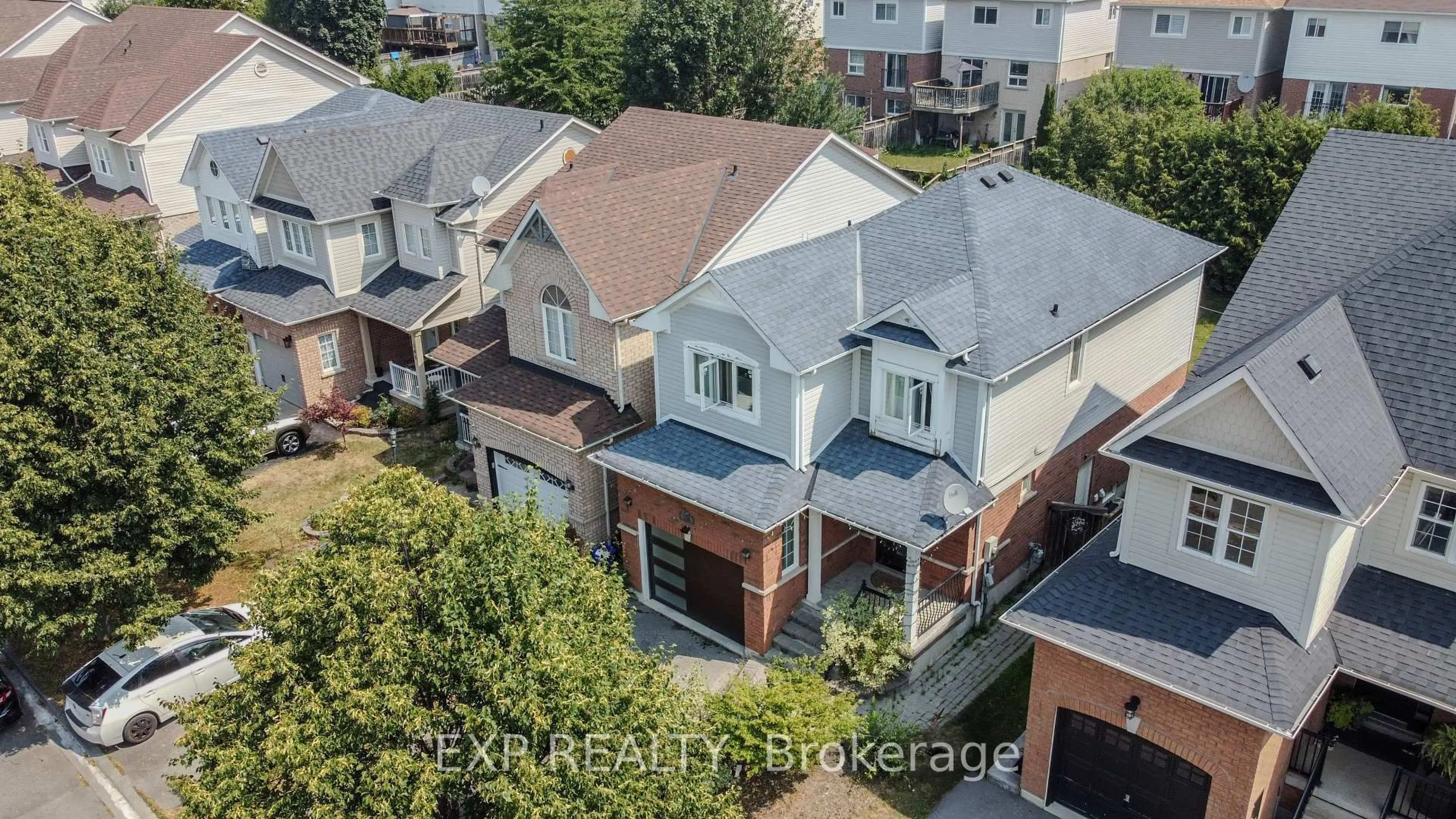 A pic from outside/outdoor area/front of a property/back of a property/a pic from drone, city buildings view from balcony for 136 Kirkland Pl, Whitby Ontario L1P 1X2
