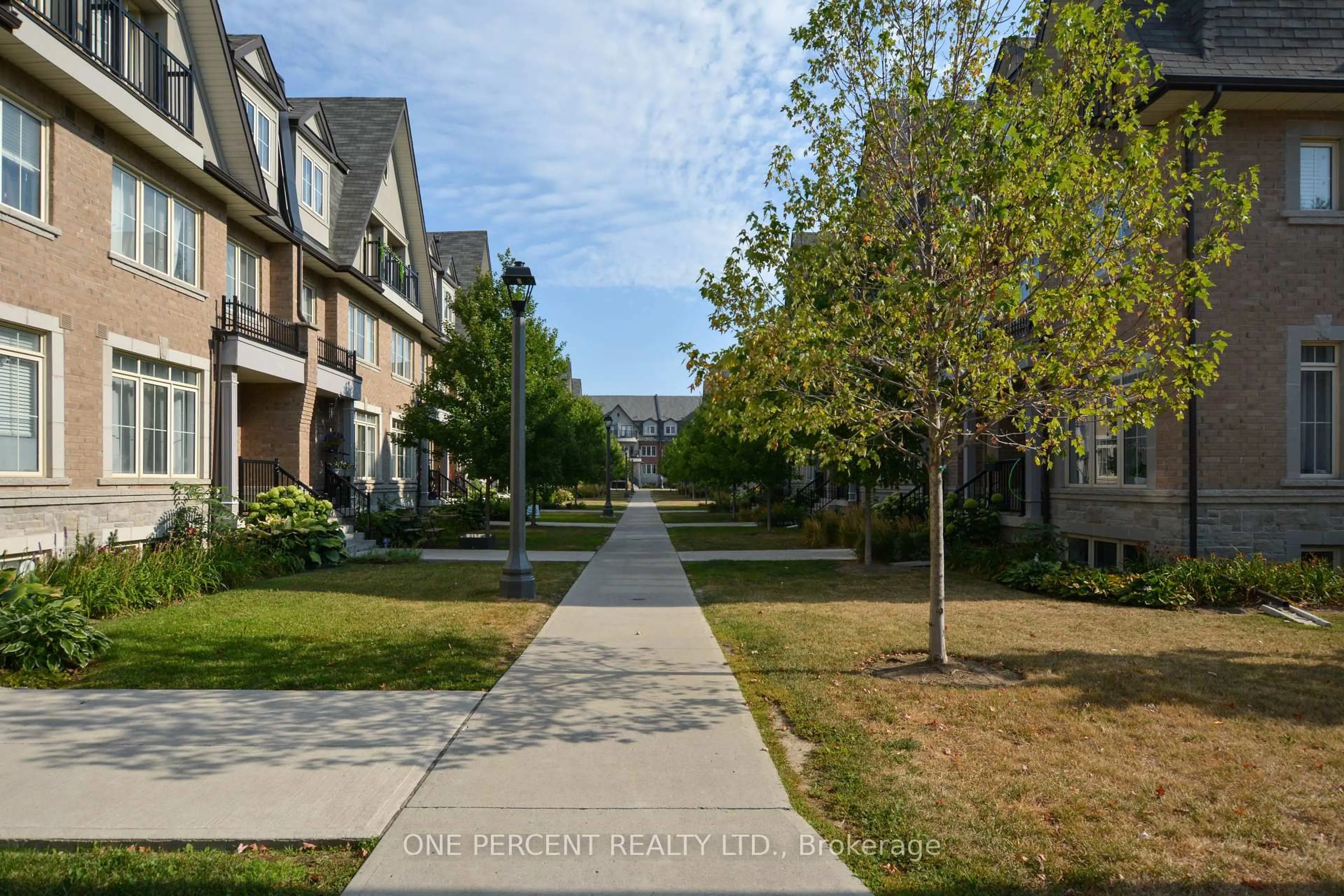 Patio, street for 1 Eaton Park Lane #20, Toronto Ontario M1W 0A5