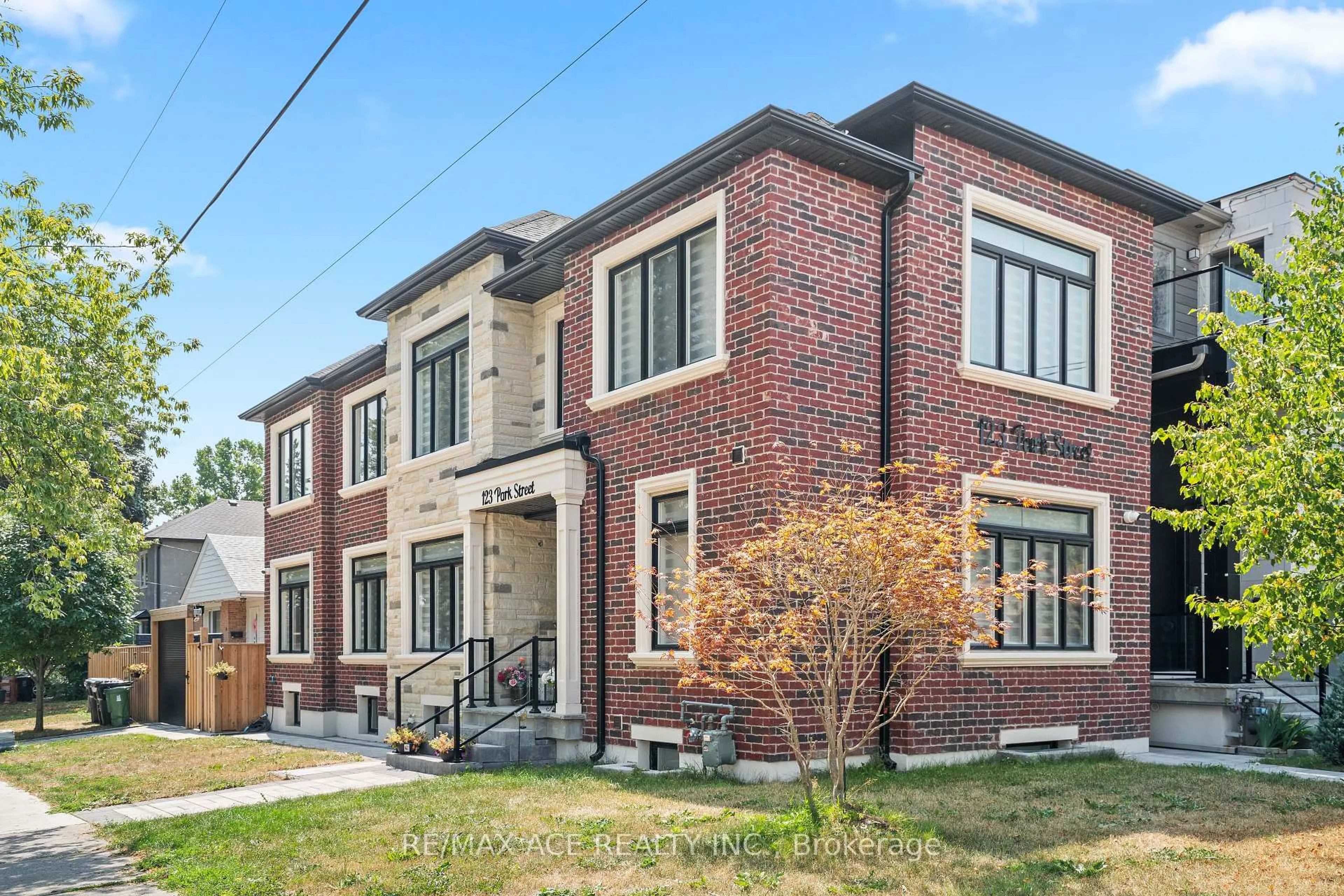 Home with brick exterior material, street for 123 Park St, Toronto Ontario M1N 2P2