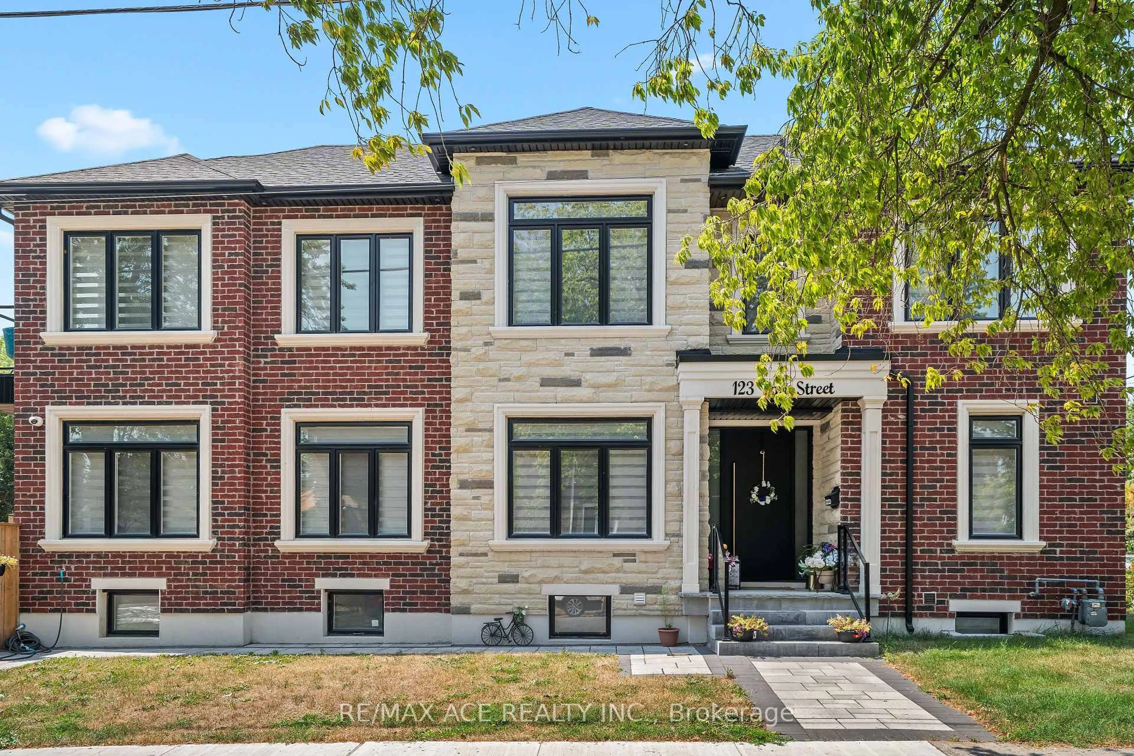 Home with brick exterior material, street for 123 Park St, Toronto Ontario M1N 2P2