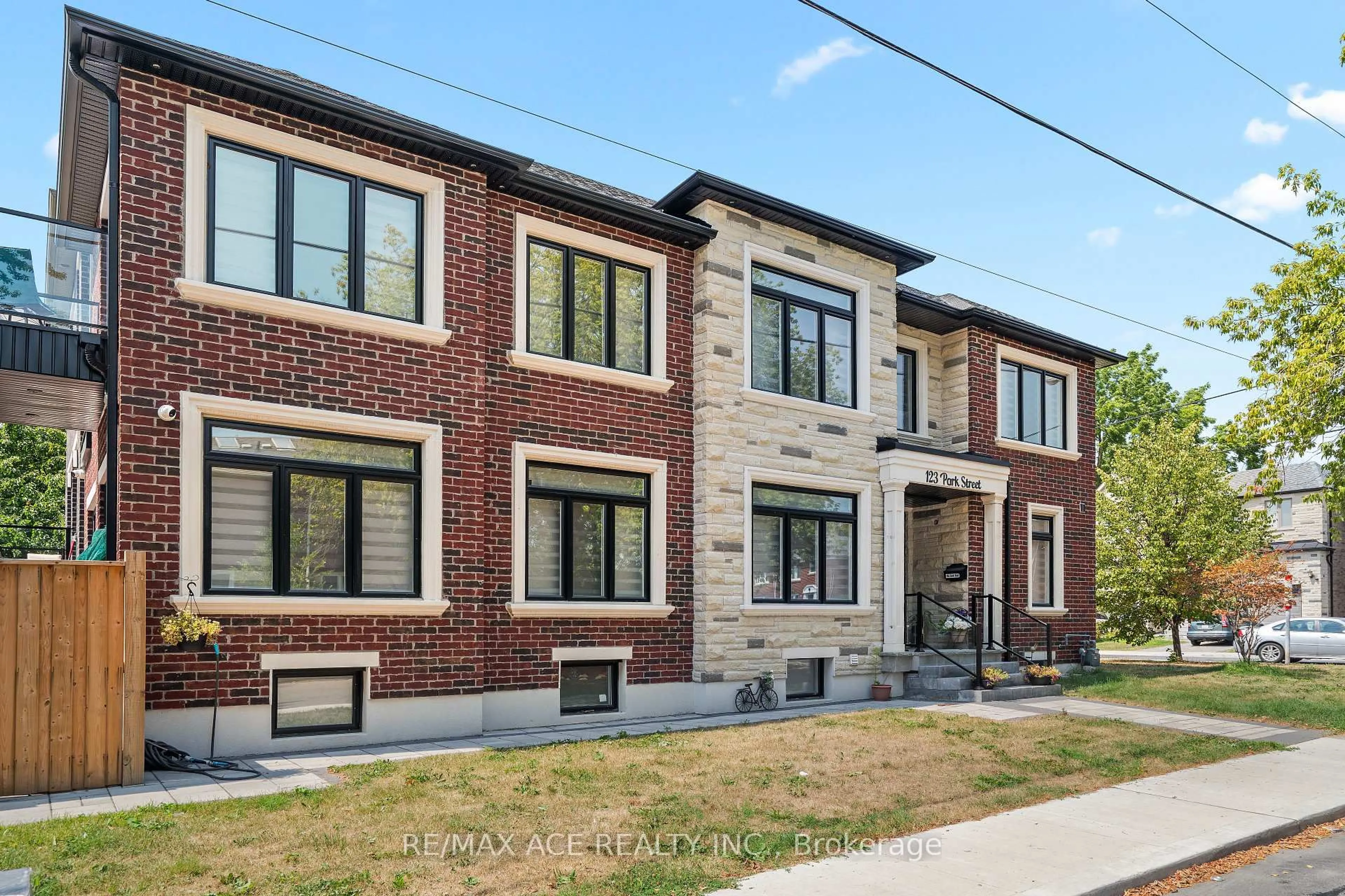 Home with brick exterior material, street for 123 Park St, Toronto Ontario M1N 2P2