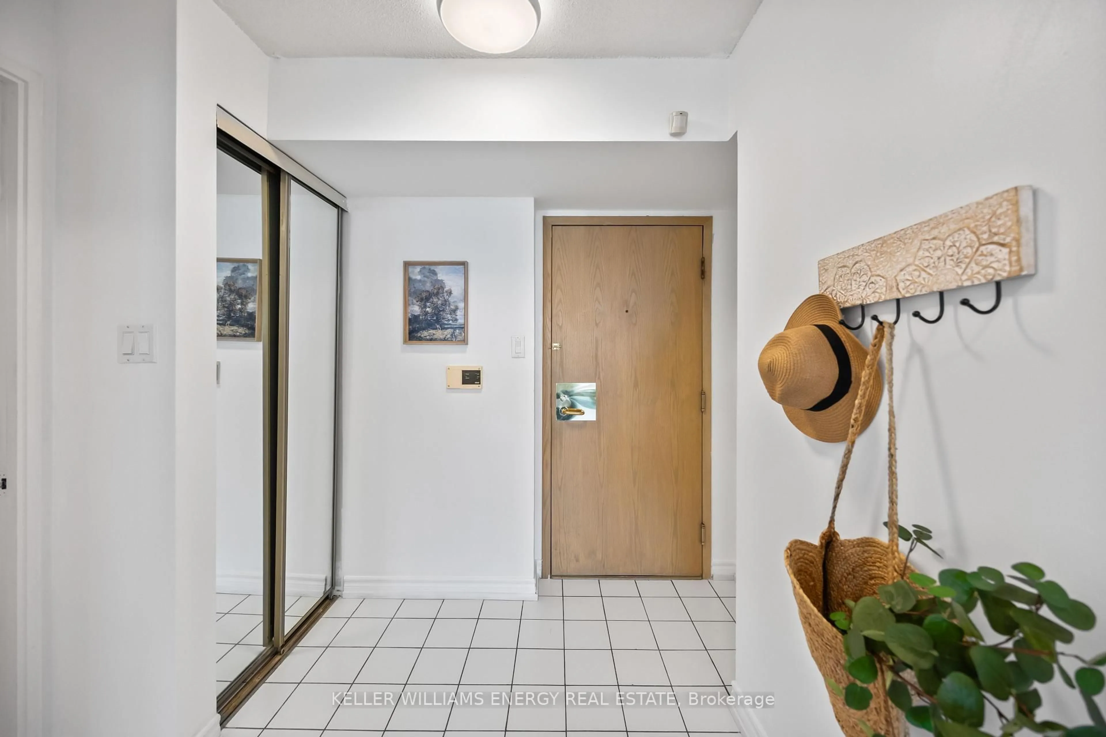 Indoor entryway for 3231 Eglinton Ave #1107, Toronto Ontario M1J 3N5