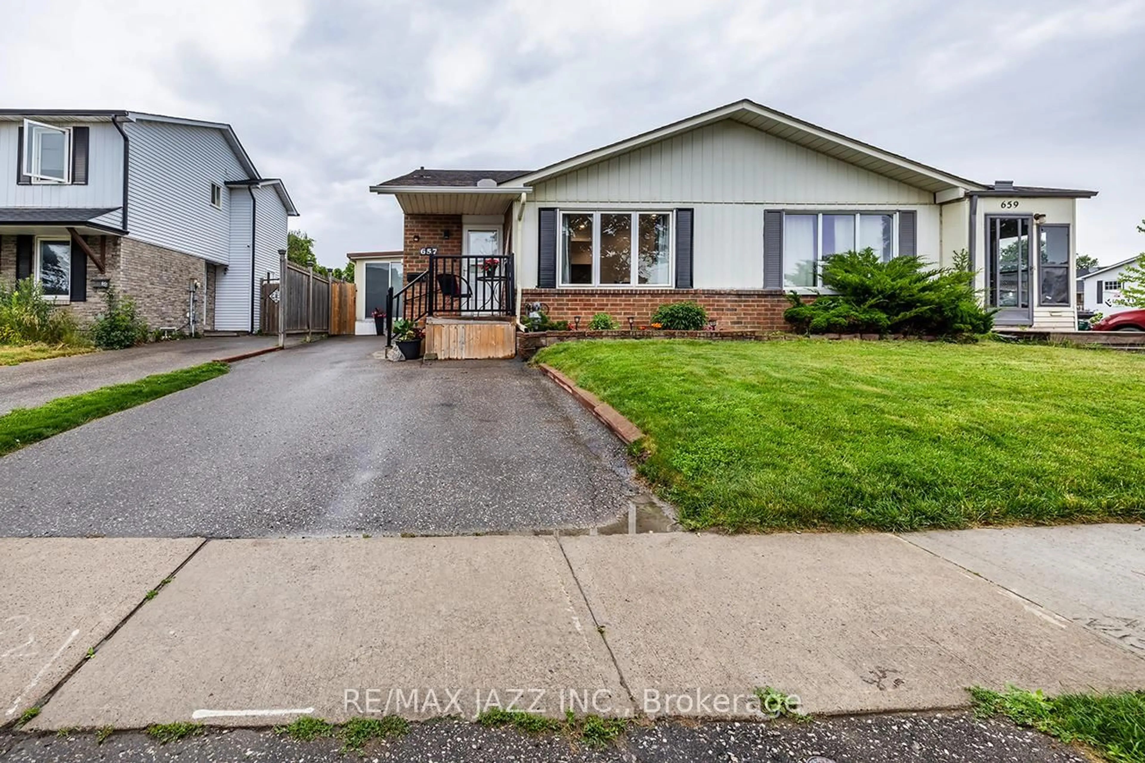 Home with vinyl exterior material, street for 657 Dorchester Dr, Oshawa Ontario L1J 6L4
