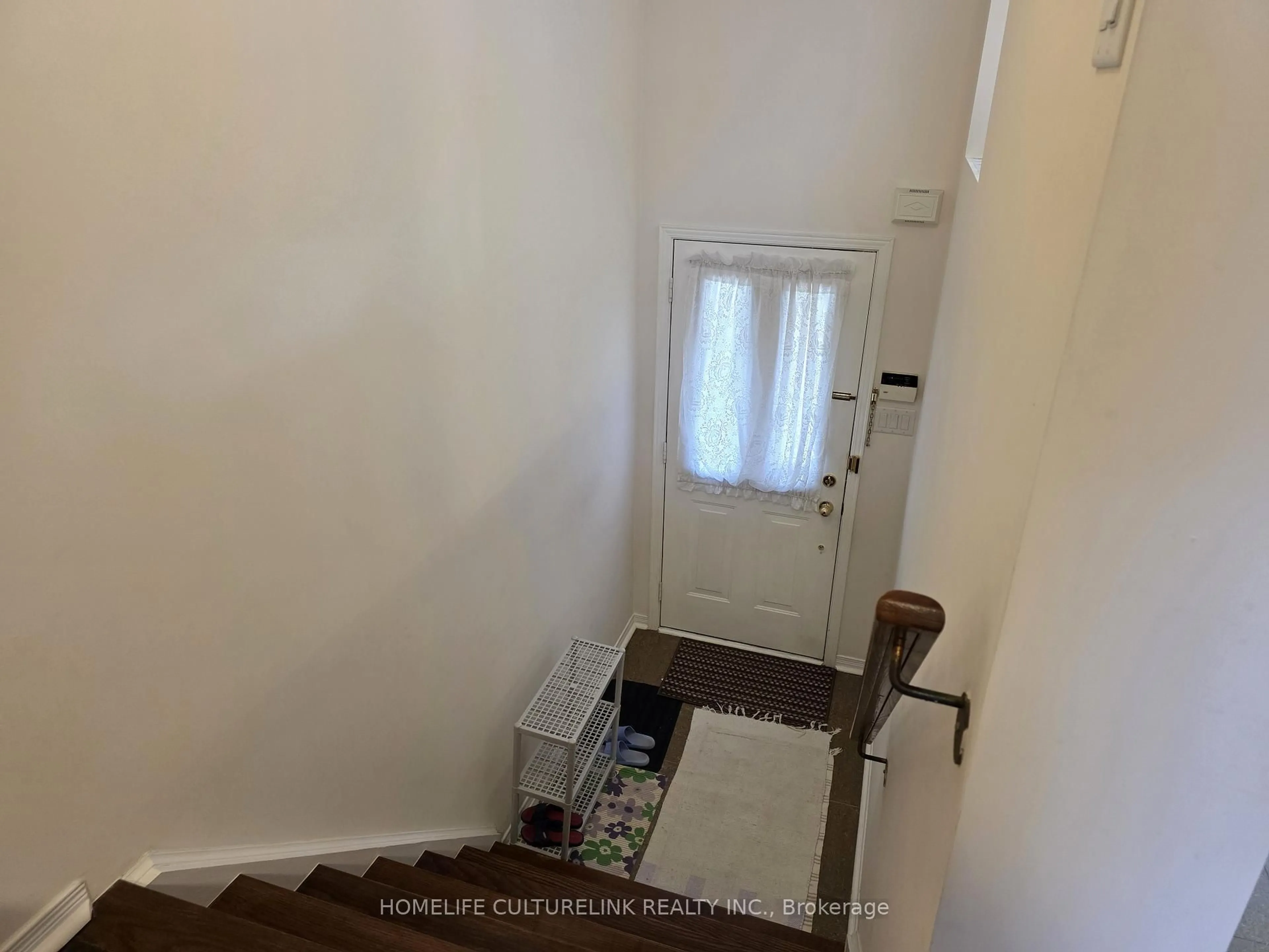 Unknown for 813 Sandhurst Circ, Toronto Ontario M1S 5S1