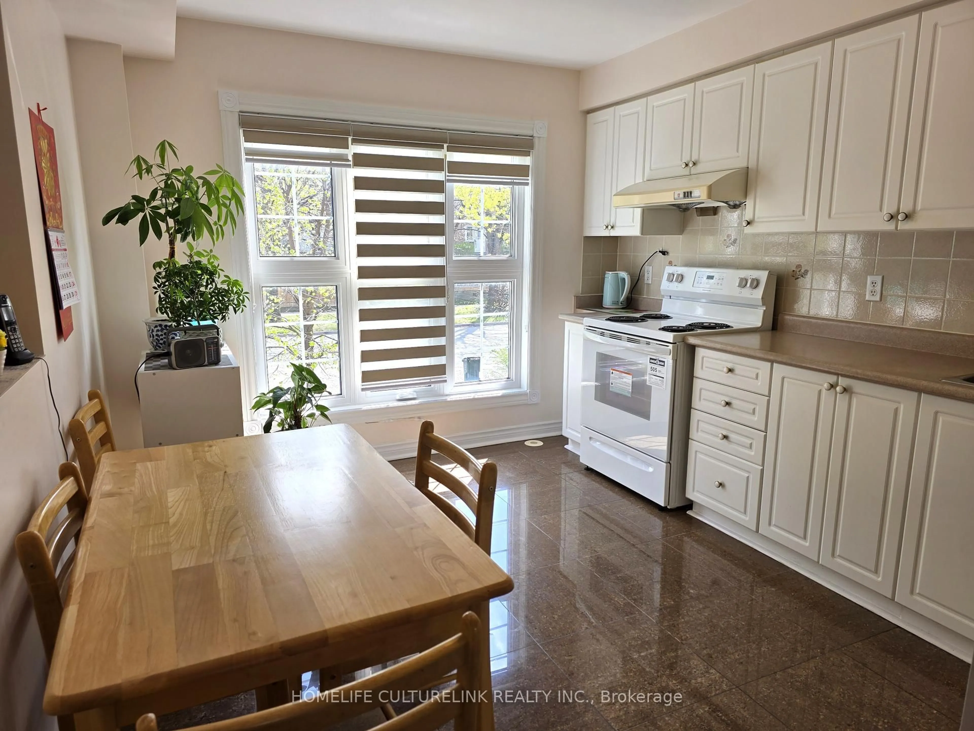 Standard kitchen, unknown for 813 Sandhurst Circ, Toronto Ontario M1S 5S1